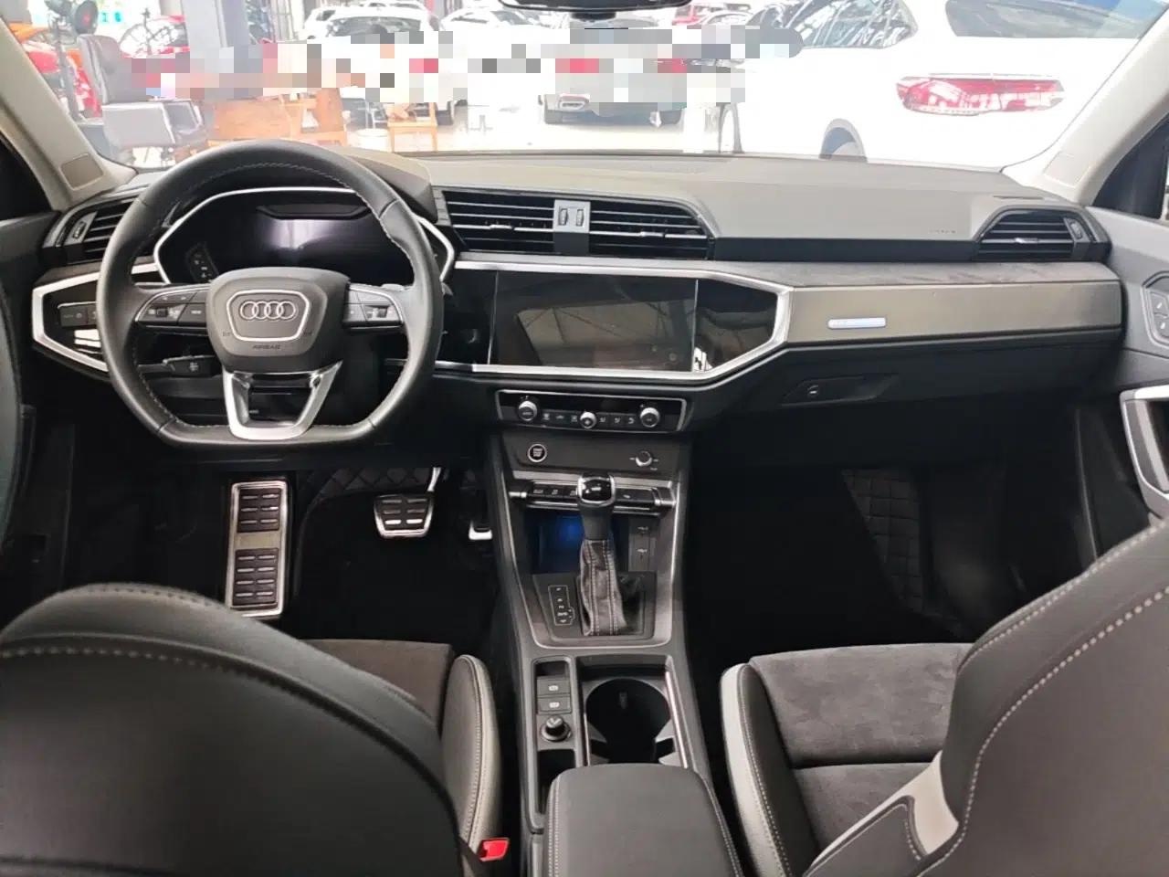 Audi Q3 2023 Updated 40 TFSI Fashionable and Dynamic Version — миниатюра 12