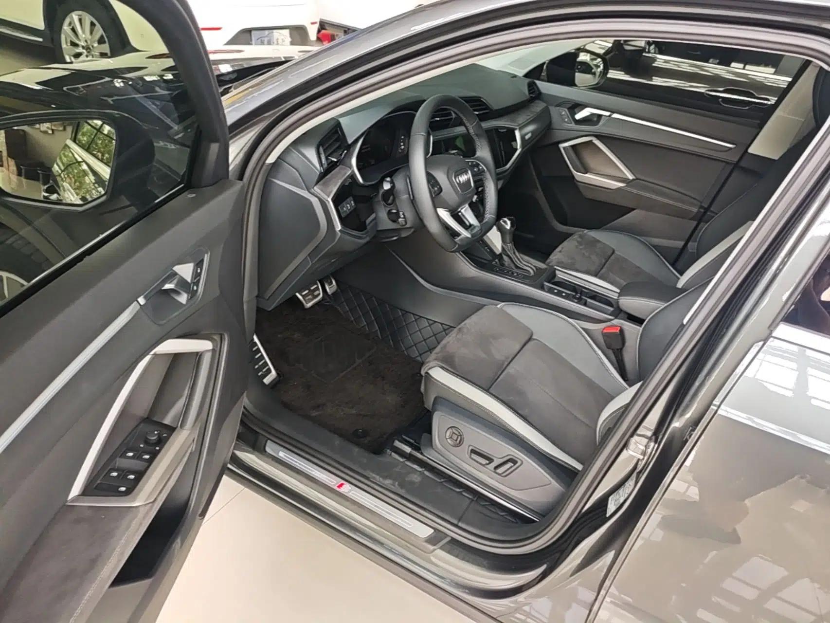 Audi Q3 2023 Updated 40 TFSI Fashionable and Dynamic Version — миниатюра 18