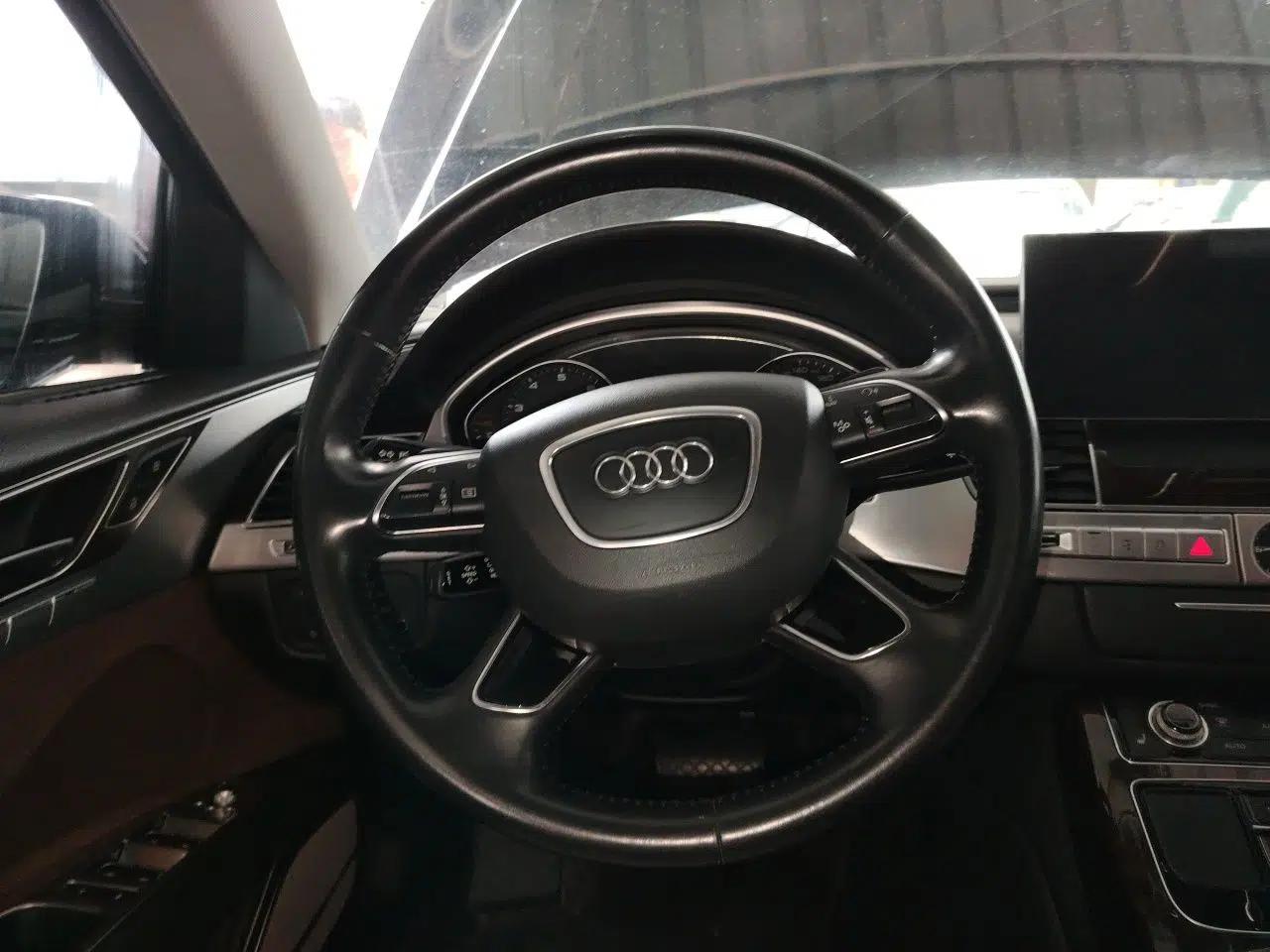 Audi A8 2016 A8L 45 TFSI quattro Comfort model — миниатюра 10