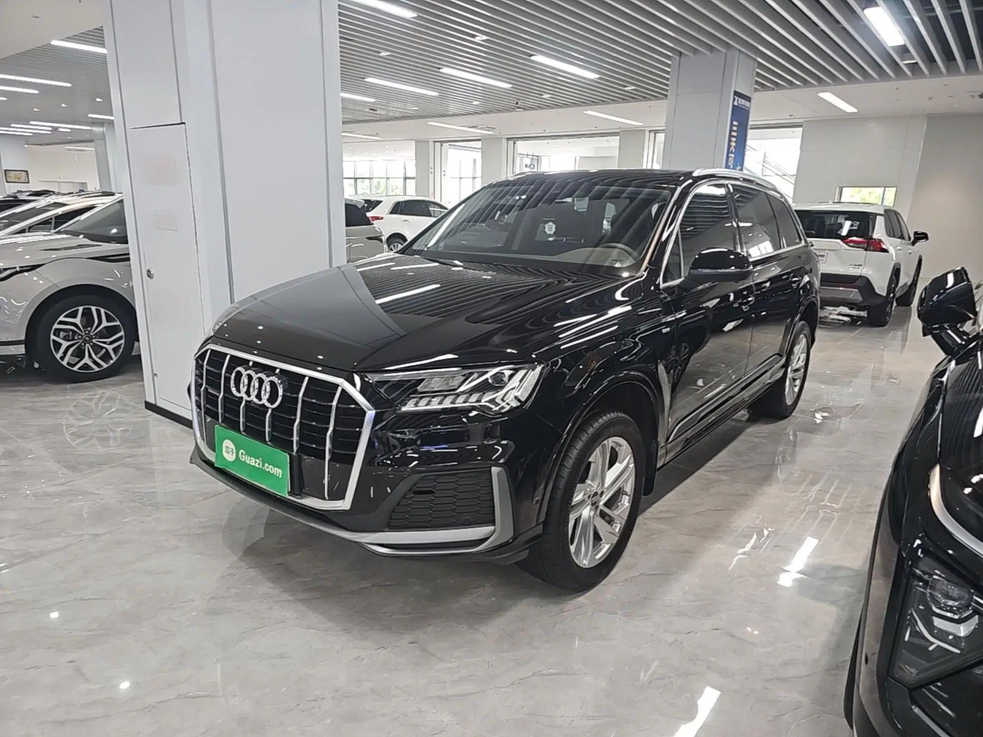 Audi Q7 2023 45 TFSI quattro S line Sport model — миниатюра 1