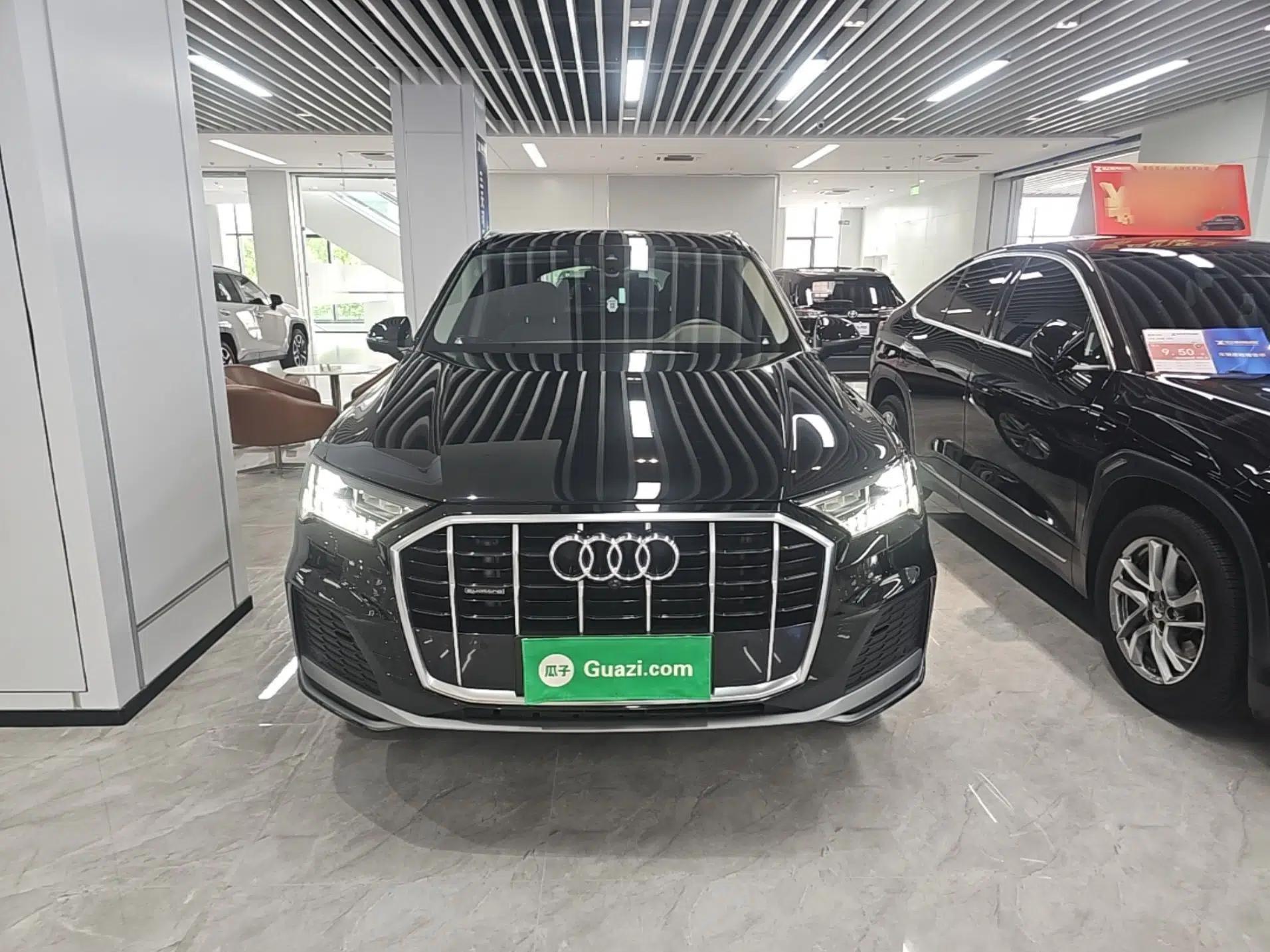 Audi Q7 2023 45 TFSI quattro S line Sport model — миниатюра 2