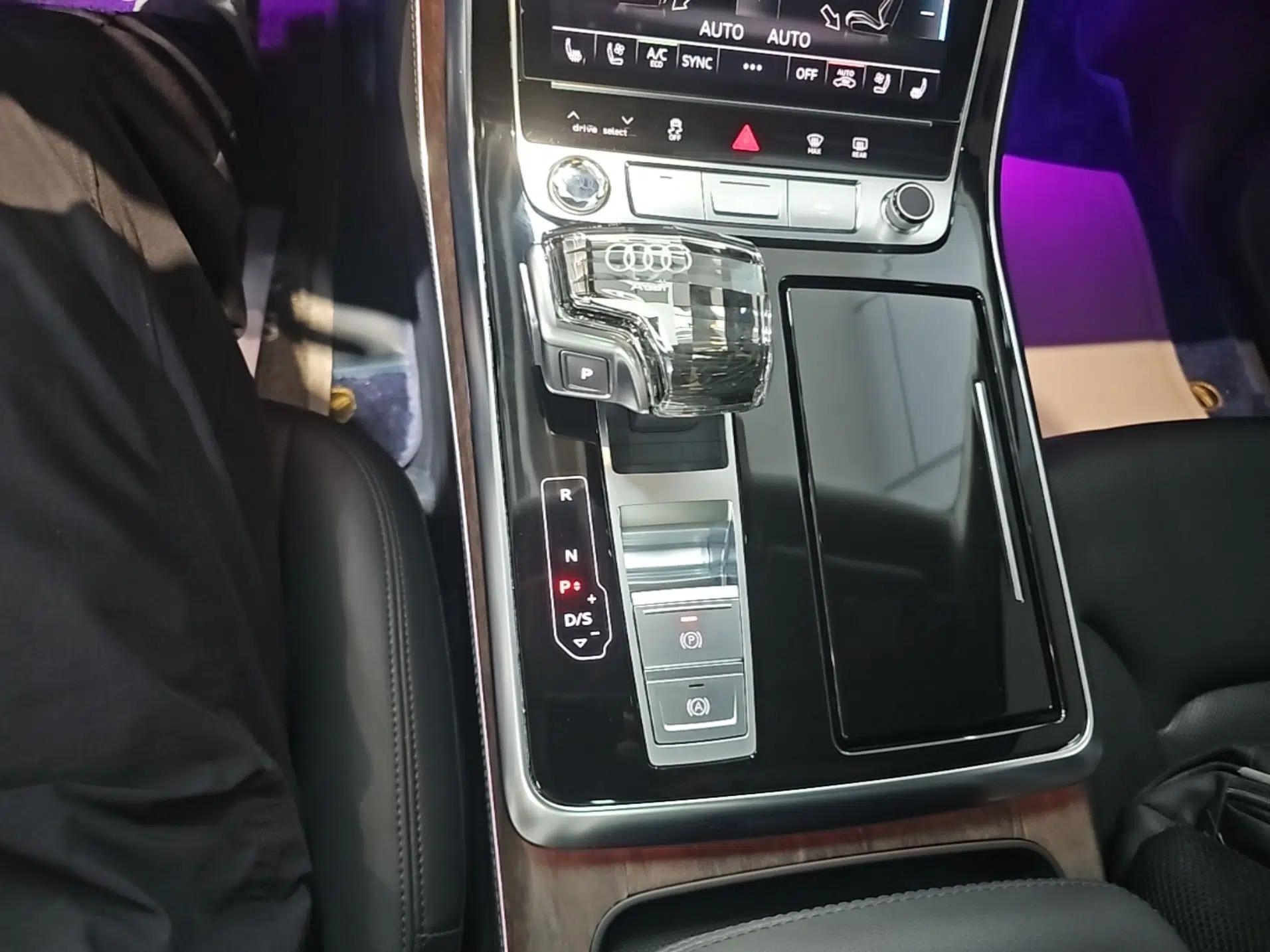 Audi Q7 2023 45 TFSI quattro S line Sport model — миниатюра 16