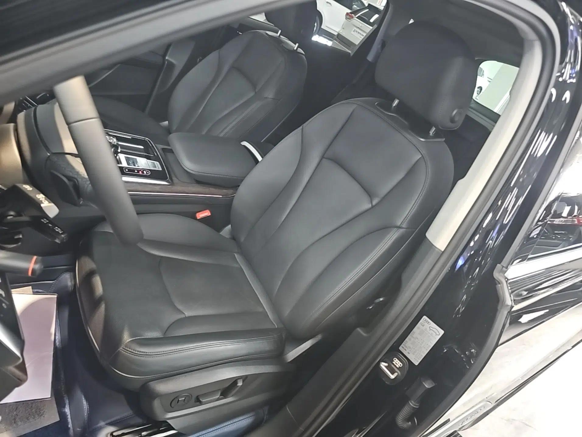Audi Q7 2023 45 TFSI quattro S line Sport model — миниатюра 17