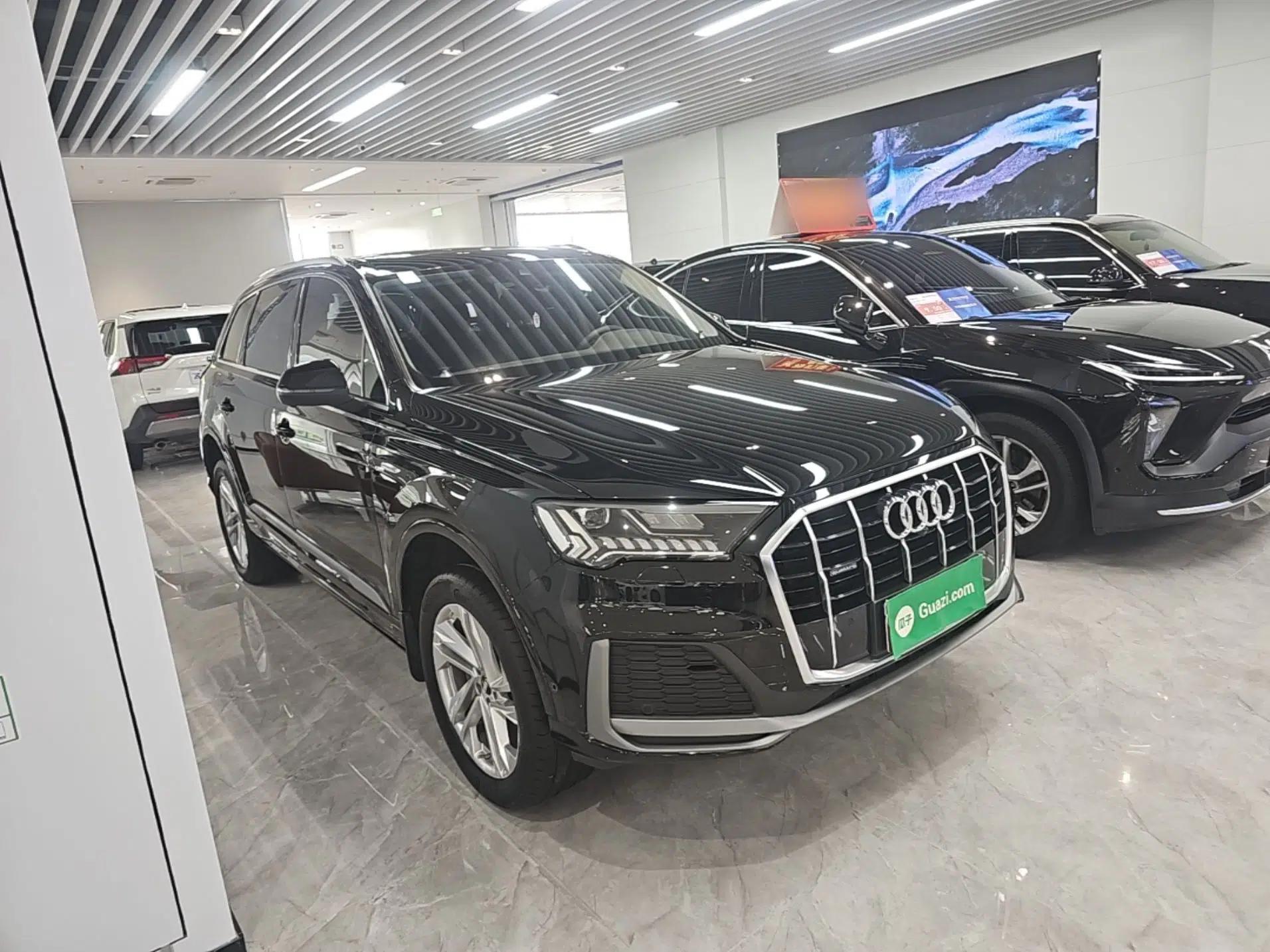 Audi Q7 2023 45 TFSI quattro S line Sport model — миниатюра 3