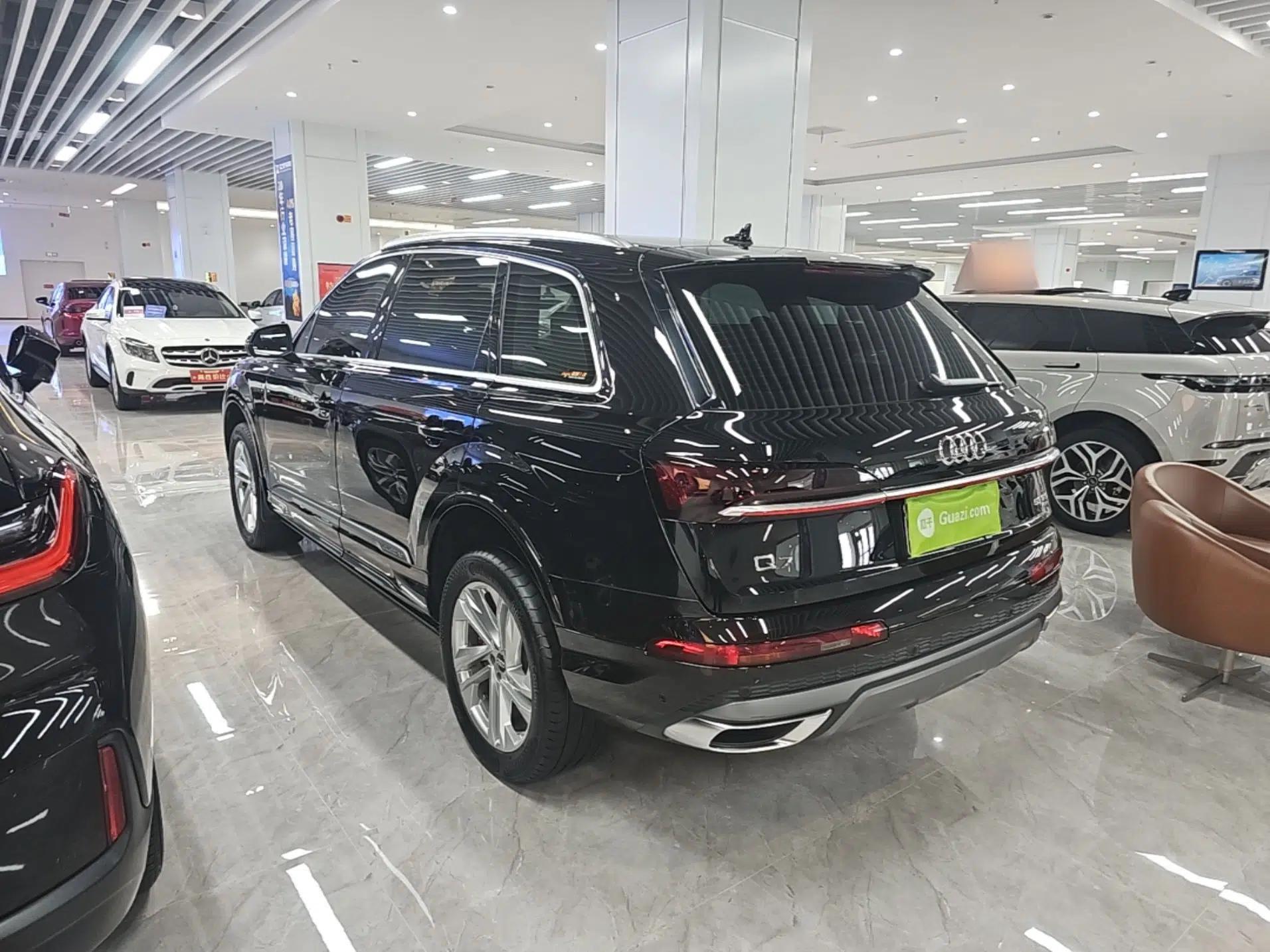 Audi Q7 2023 45 TFSI quattro S line Sport model — миниатюра 4