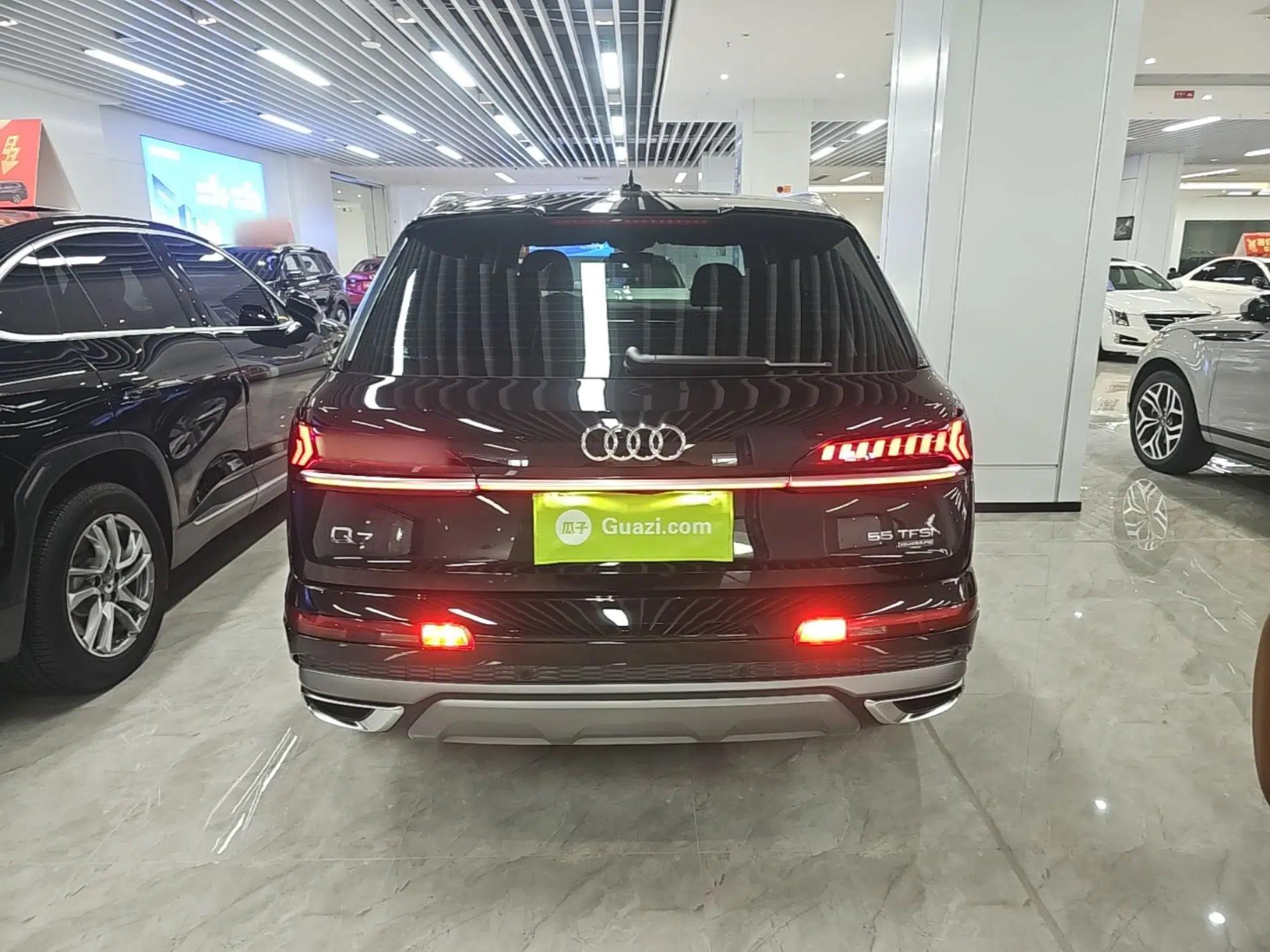 Audi Q7 2023 45 TFSI quattro S line Sport model — миниатюра 5