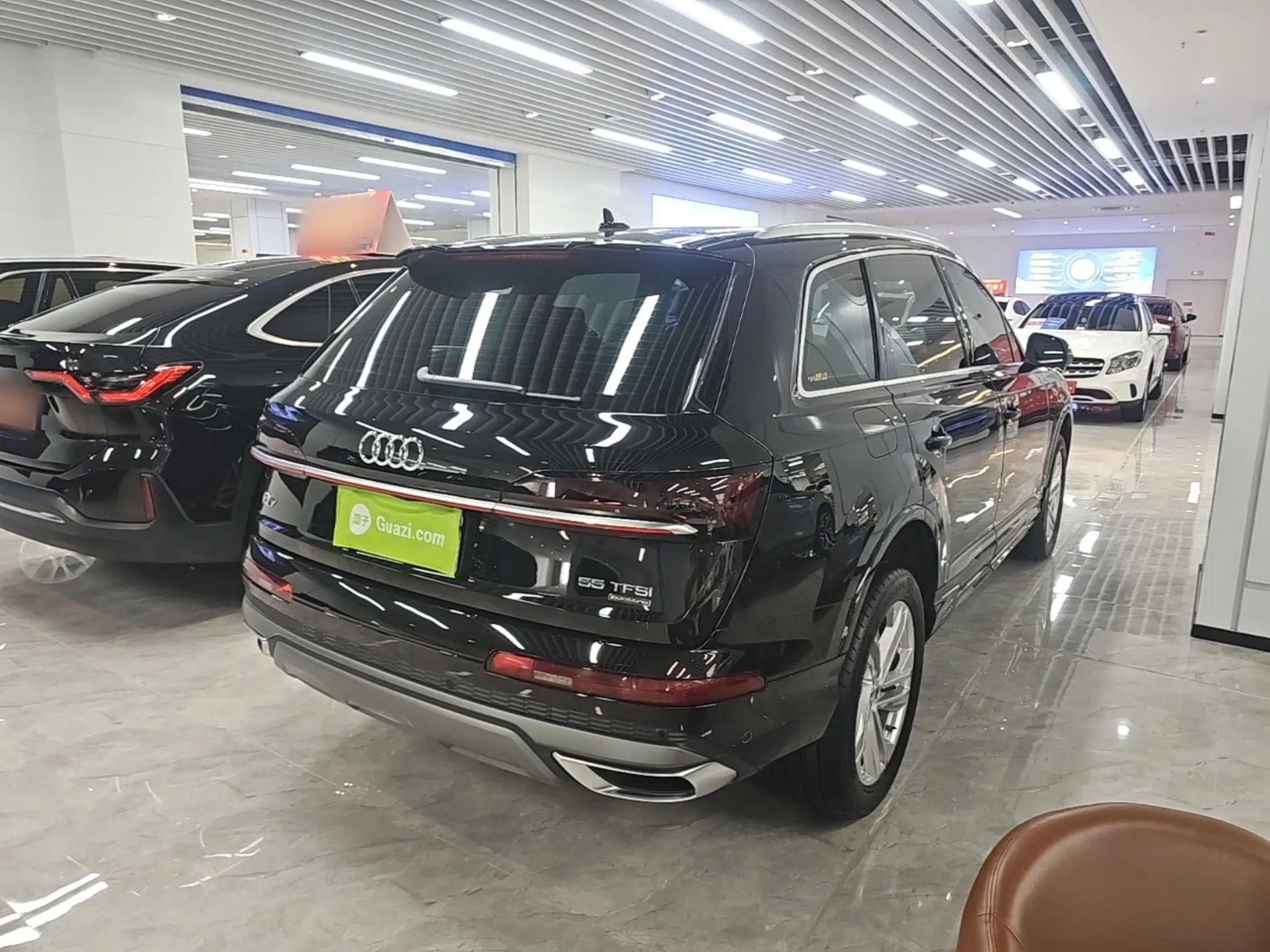 Audi Q7 2023 45 TFSI quattro S line Sport model — миниатюра 6