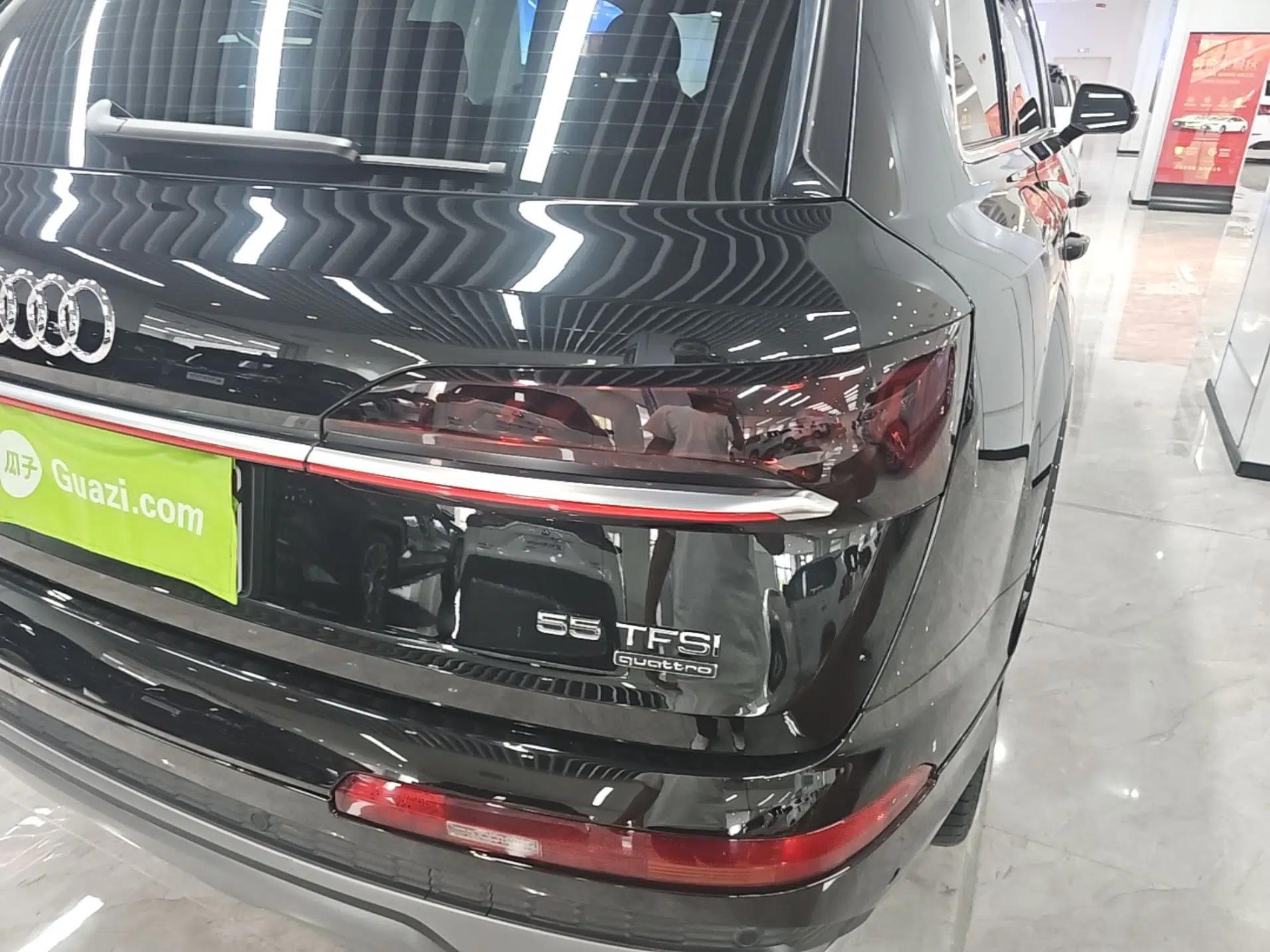 Audi Q7 2023 45 TFSI quattro S line Sport model — миниатюра 9