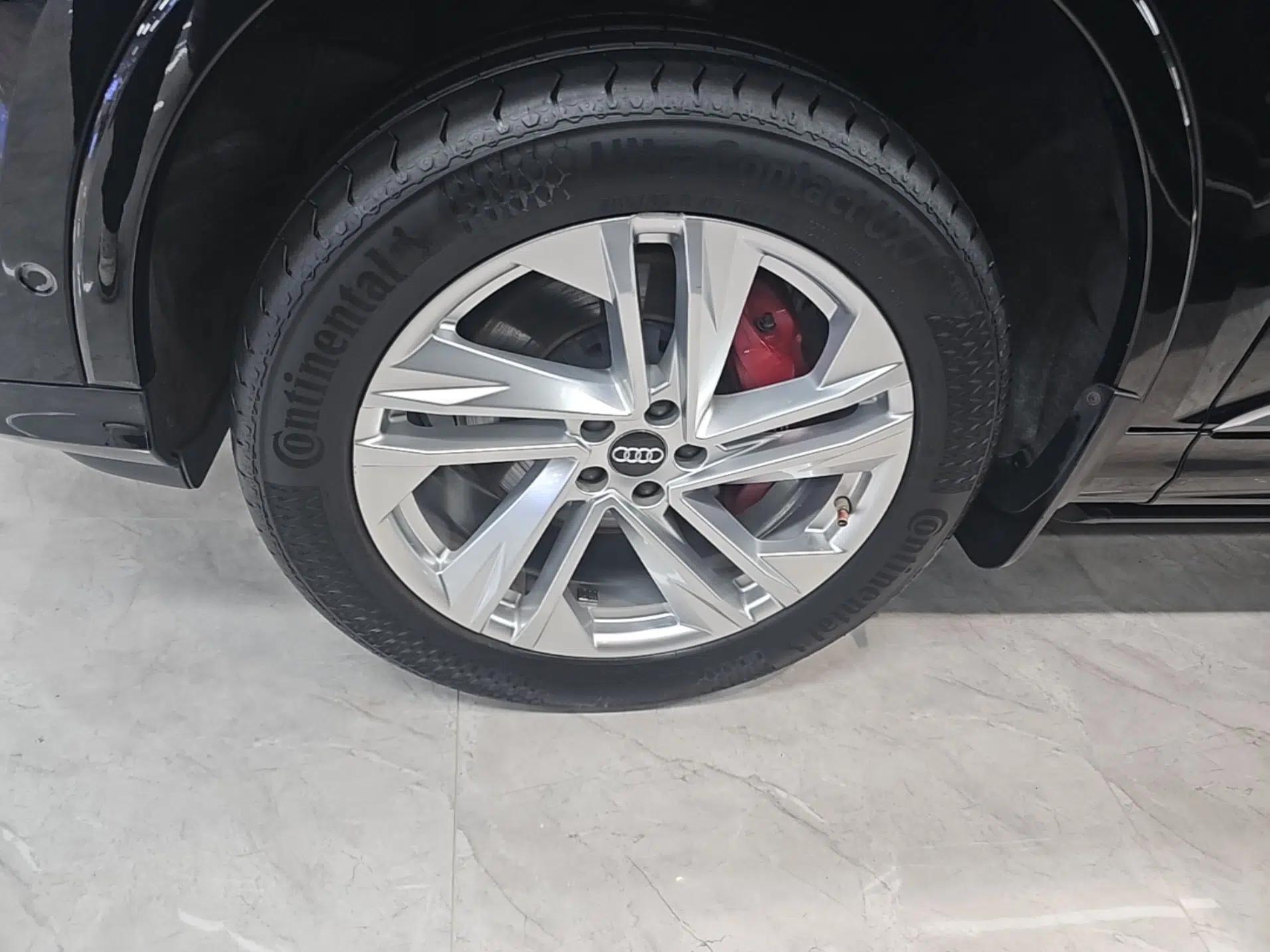 Audi Q7 2023 45 TFSI quattro S line Sport model — миниатюра 10