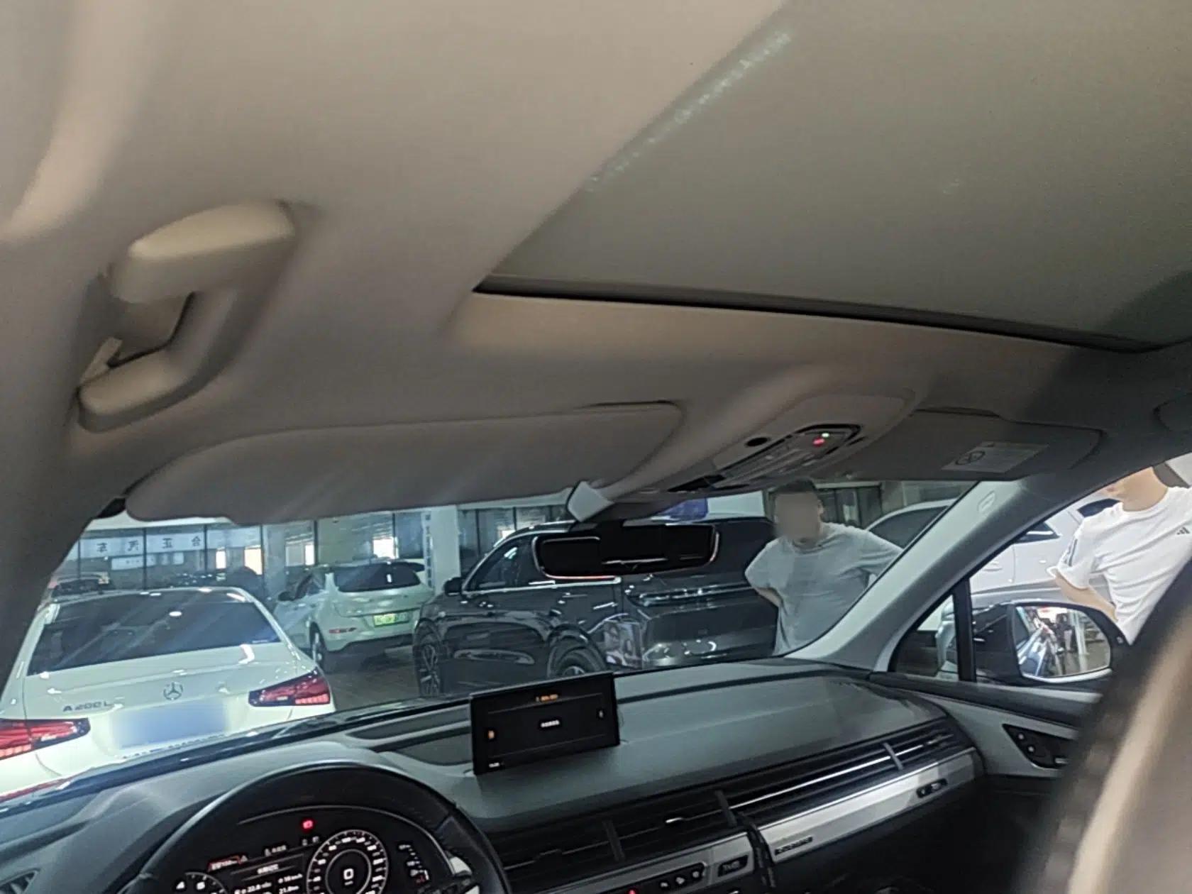 Audi Q7 New Energy 2019 55 e-tron — миниатюра 26