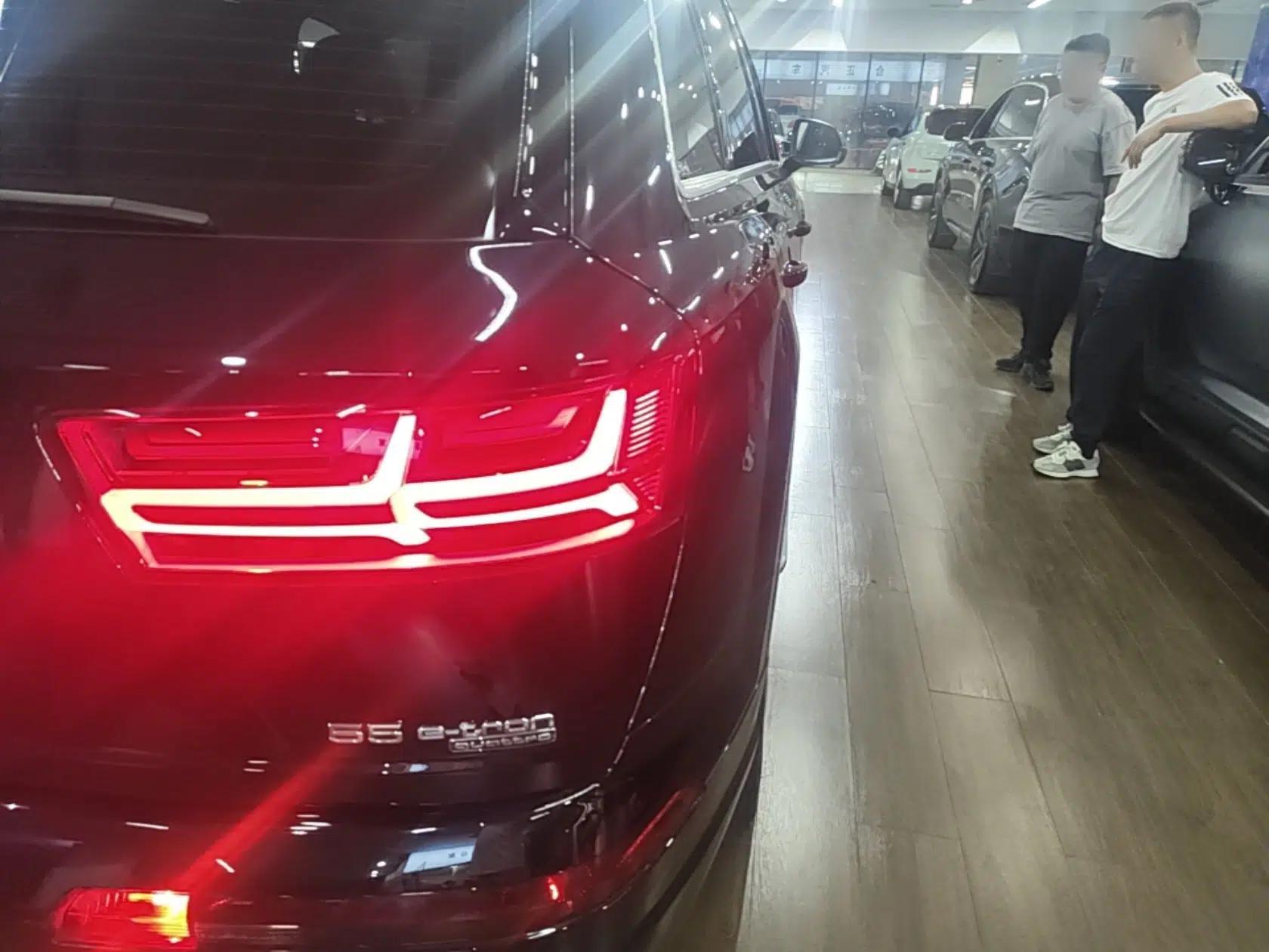 Audi Q7 New Energy 2019 55 e-tron — миниатюра 9