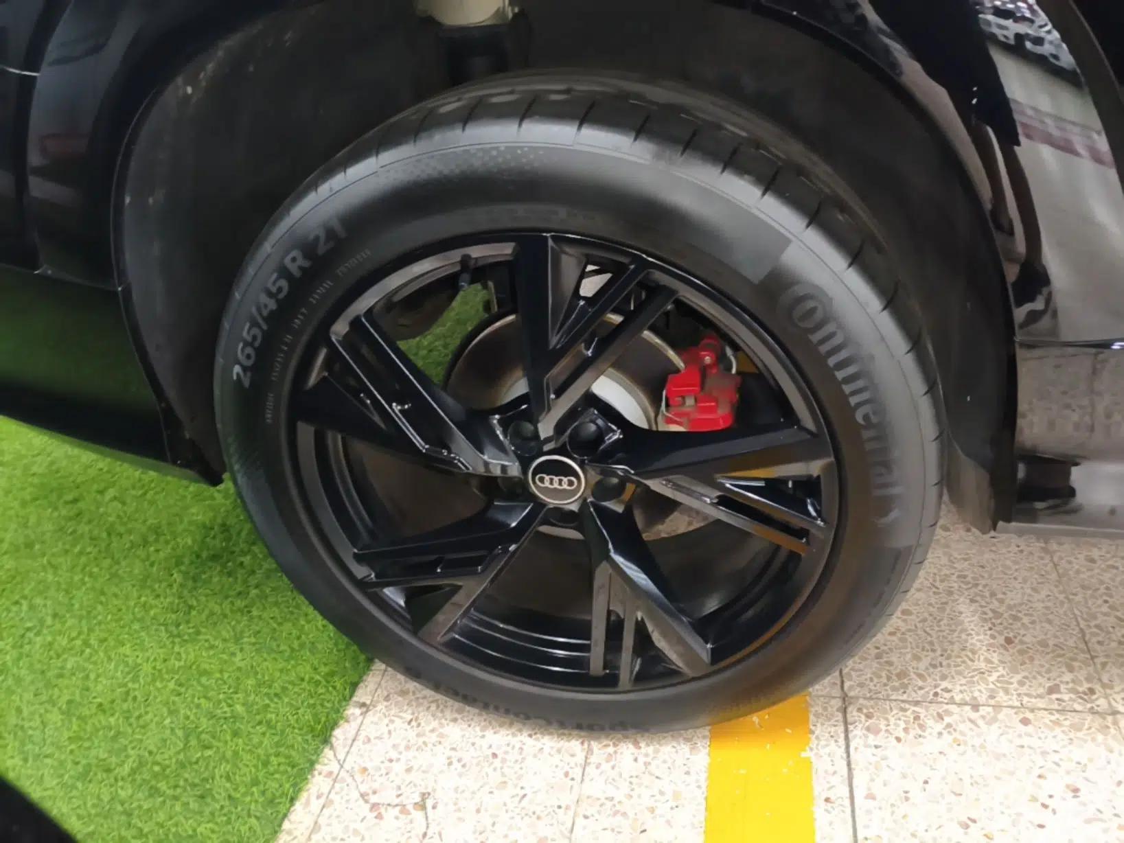 Audi Q6 2024 50 TFSI quattro Black Warrior Edition 6-seater — миниатюра 11