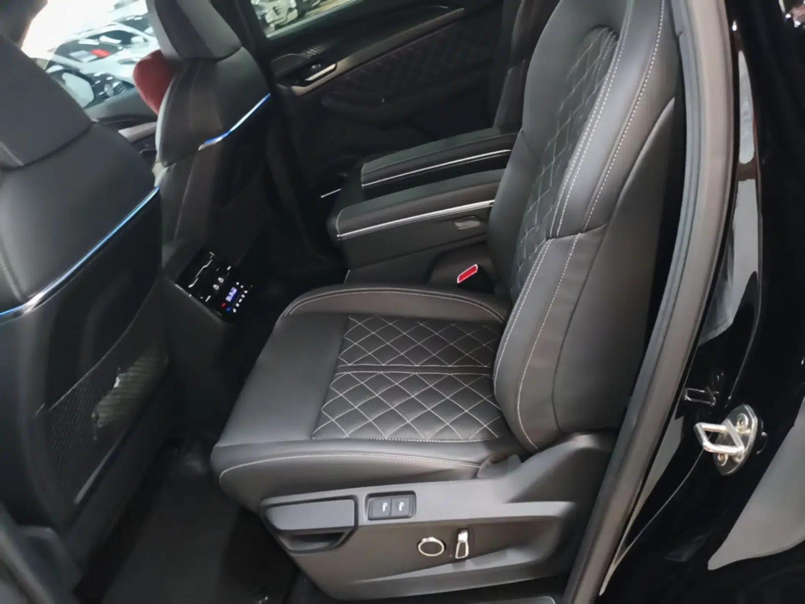 Audi Q6 2024 50 TFSI quattro Black Warrior Edition 6-seater — миниатюра 20