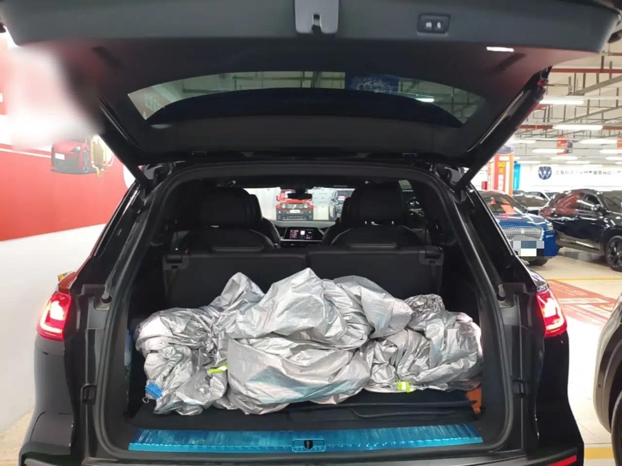 Audi Q6 2024 50 TFSI quattro Black Warrior Edition 6-seater — миниатюра 22