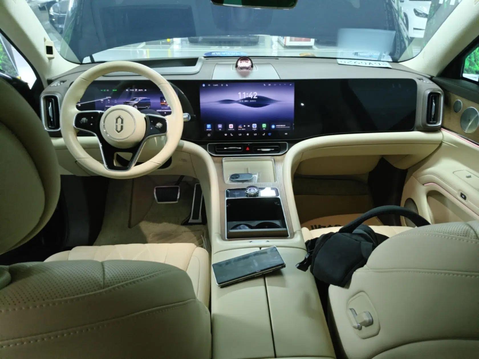 Hima AITO M9 2024 Range-Extended Ultra Version 42 kWh 6-Seater Model — миниатюра 12