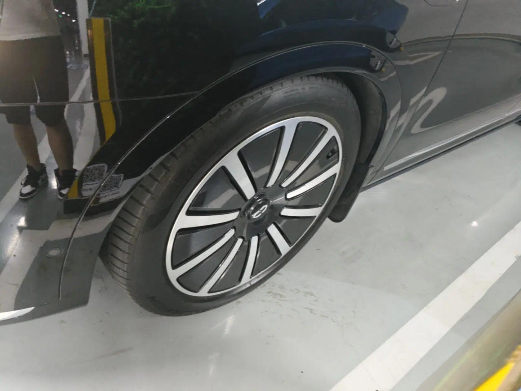 Hima AITO M9 2024 Range-Extended Ultra Version 42 kWh 6-Seater Model — миниатюра 10