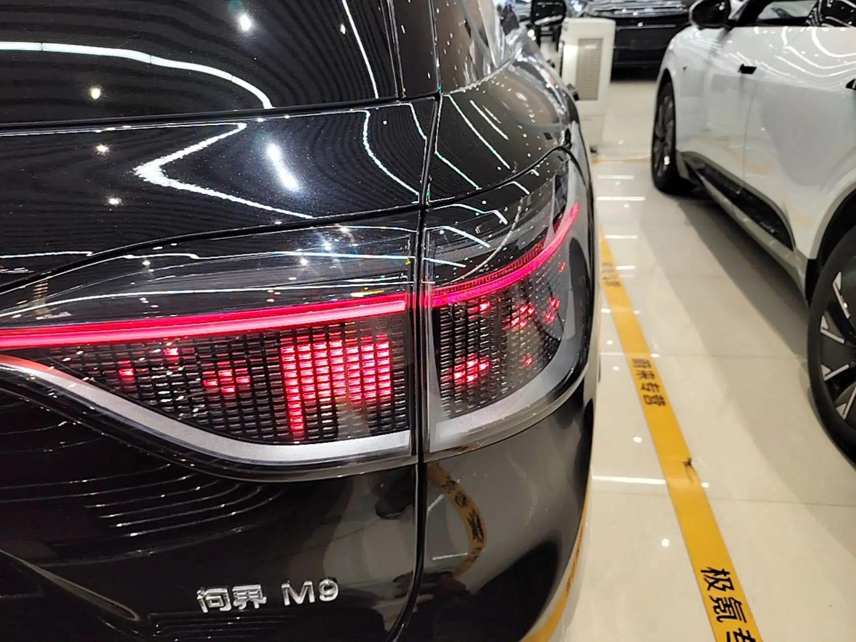 Hima AITO M9 2024 Range-Extended Ultra Version 52 kWh 6-Seater Model — миниатюра 9