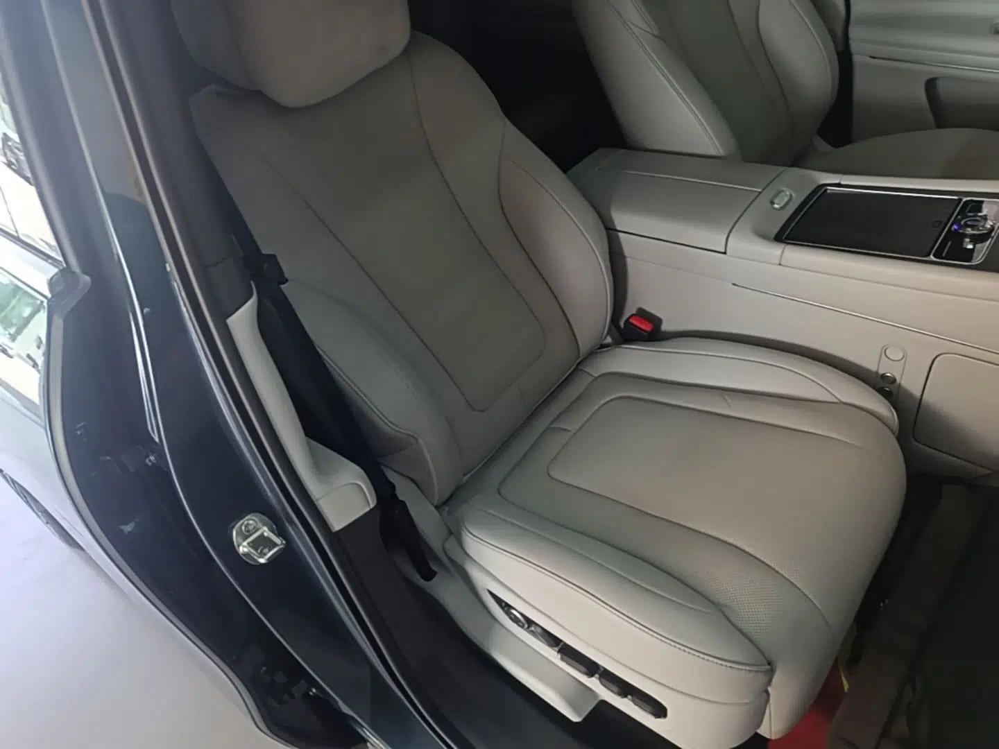Hima AITO M9 2024 Range-Extended Max Edition 42 kWh 6-Seater Version — миниатюра 24