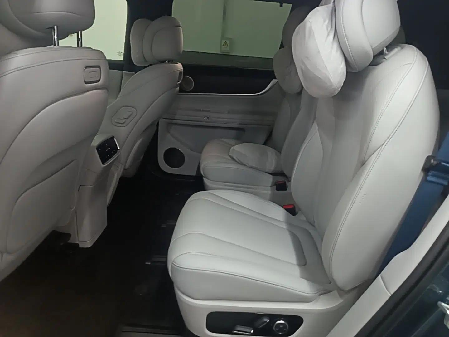 Hima AITO M9 2024 Range-Extended Max Edition 42 kWh 6-Seater Version — миниатюра 25