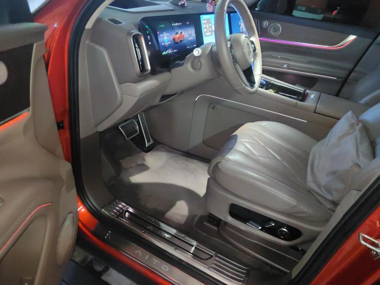 Hima AITO M9 2024 Range-Extended Ultra Version 52 kWh 5-Seater Model — миниатюра 16