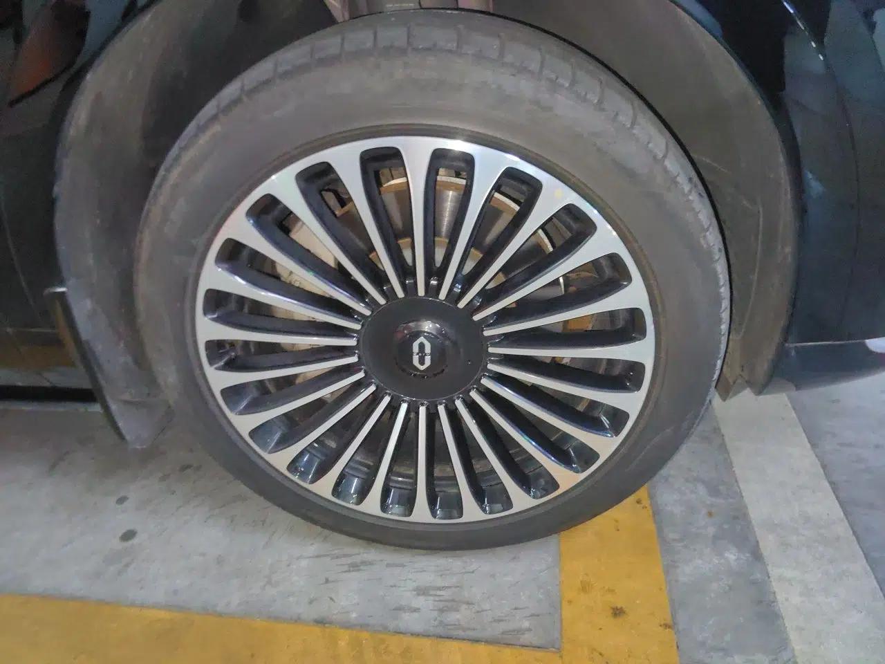 Hima AITO M9 2024 Range-Extended Ultra Version 52 kWh 5-Seater Model — миниатюра 8