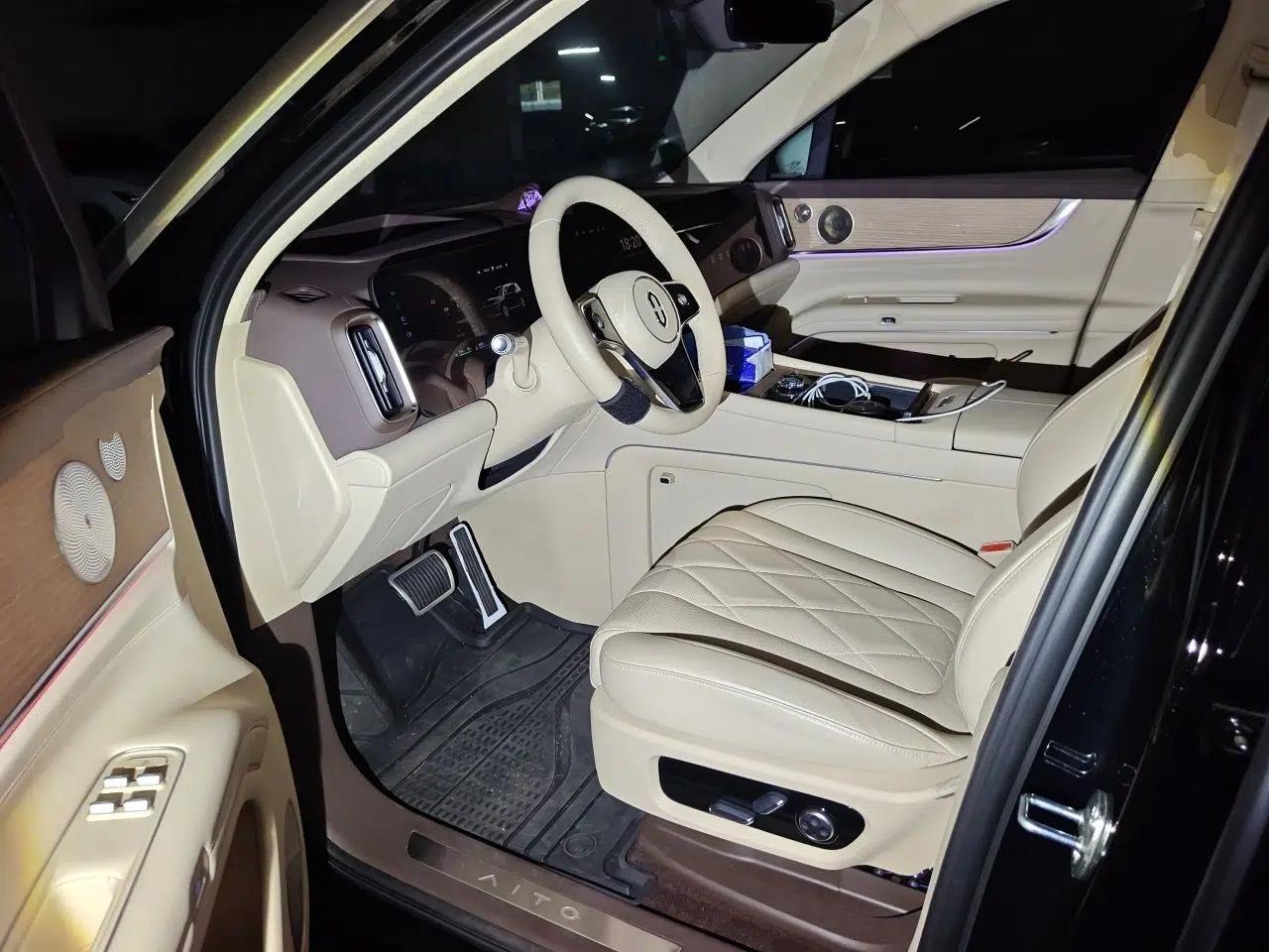 Hima AITO M9 2024 Range-Extended Ultra Version 52 kWh 6-Seater Model — миниатюра 16