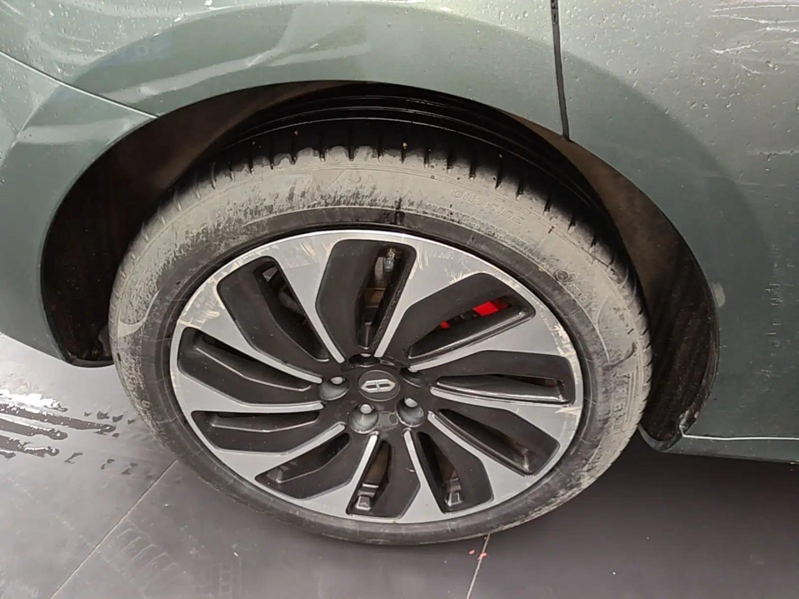 Hima AITO M5 2022 Extended-Range Four-Wheel Drive Performance Version — миниатюра 11