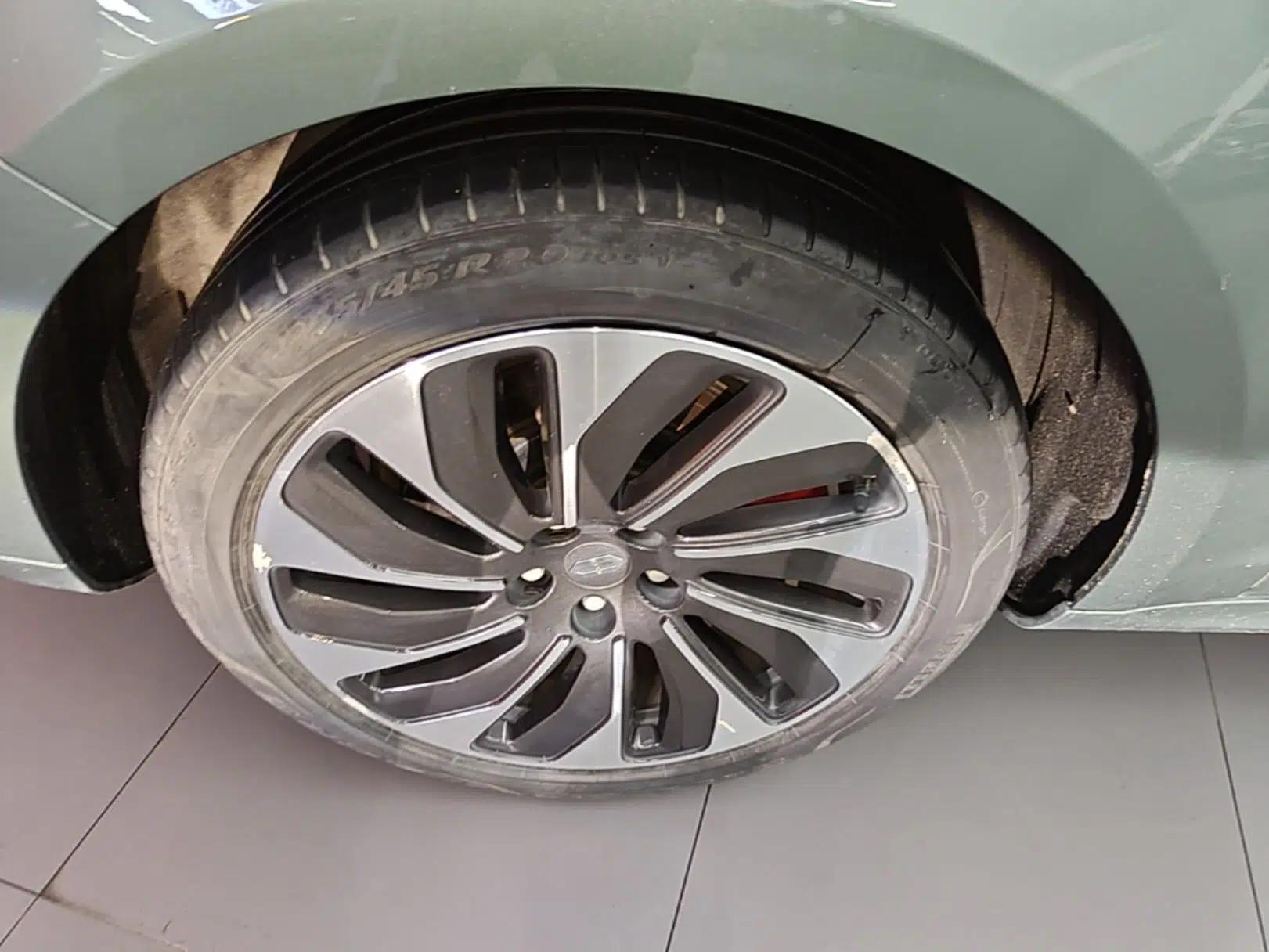 Hima AITO M5 2022 Extended-Range Four-Wheel Drive Performance Version — миниатюра 10