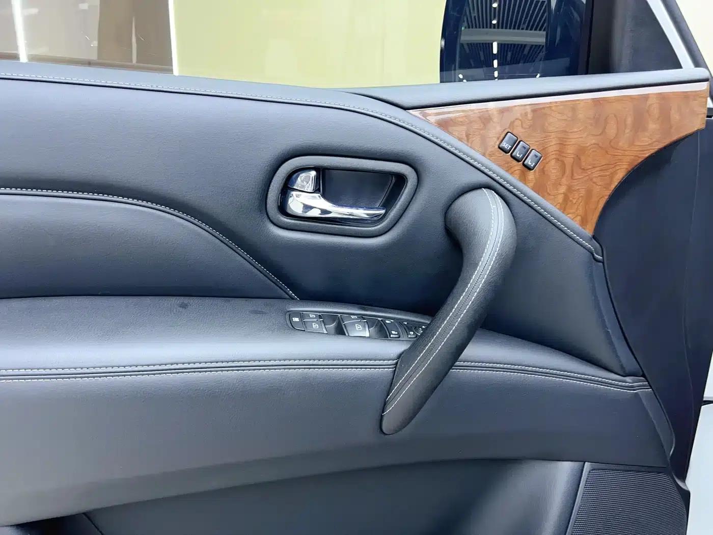2018 Infiniti QX80 5.6L Middle East Edition — миниатюра 6