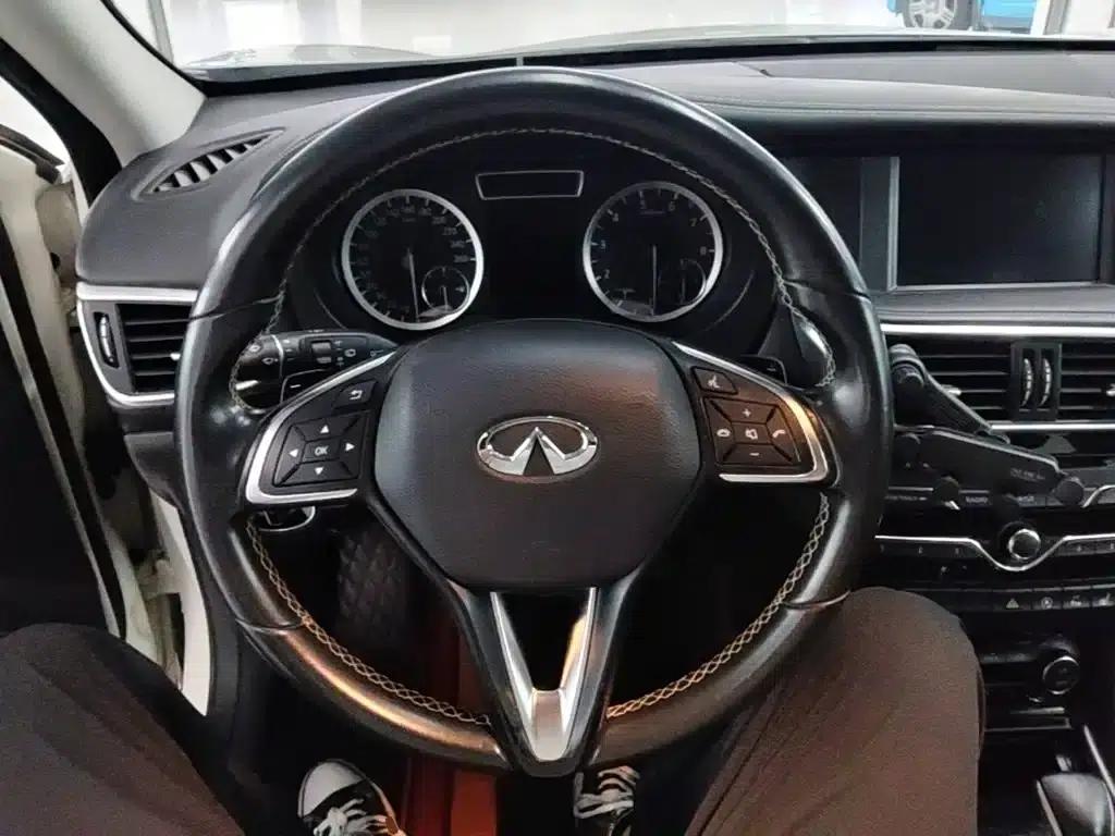Infiniti QX30 2017 1.6T 2WD Sport Edition — миниатюра 11