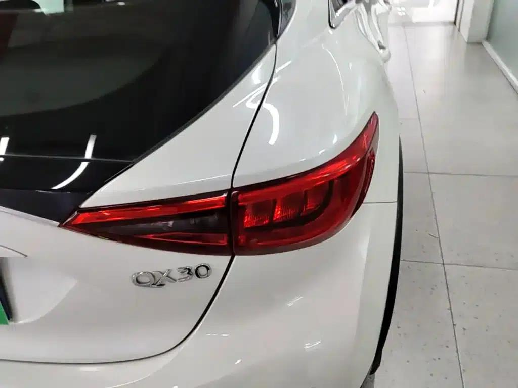 Infiniti QX30 2017 1.6T 2WD Sport Edition — миниатюра 8