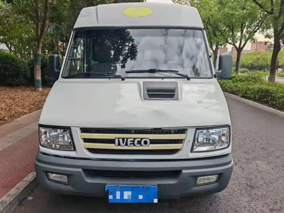 Iveco Proud 2014 Model 2.5T-A35 NJ6484ACM47Z4 — миниатюра 2
