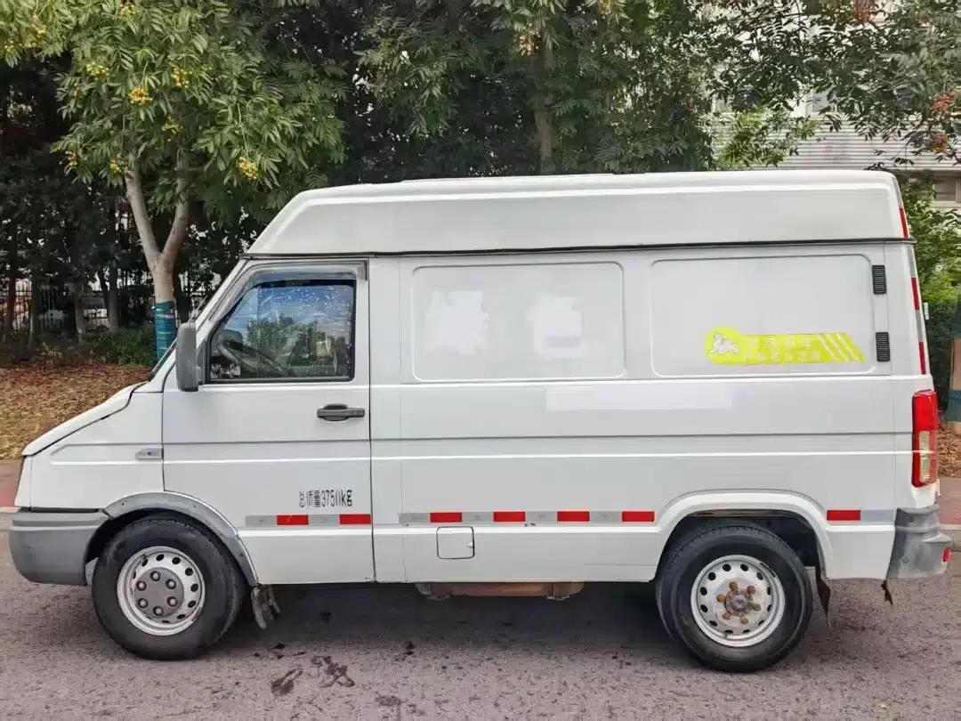 Iveco Proud 2014 Model 2.5T-A35 NJ6484ACM47Z4 — миниатюра 3
