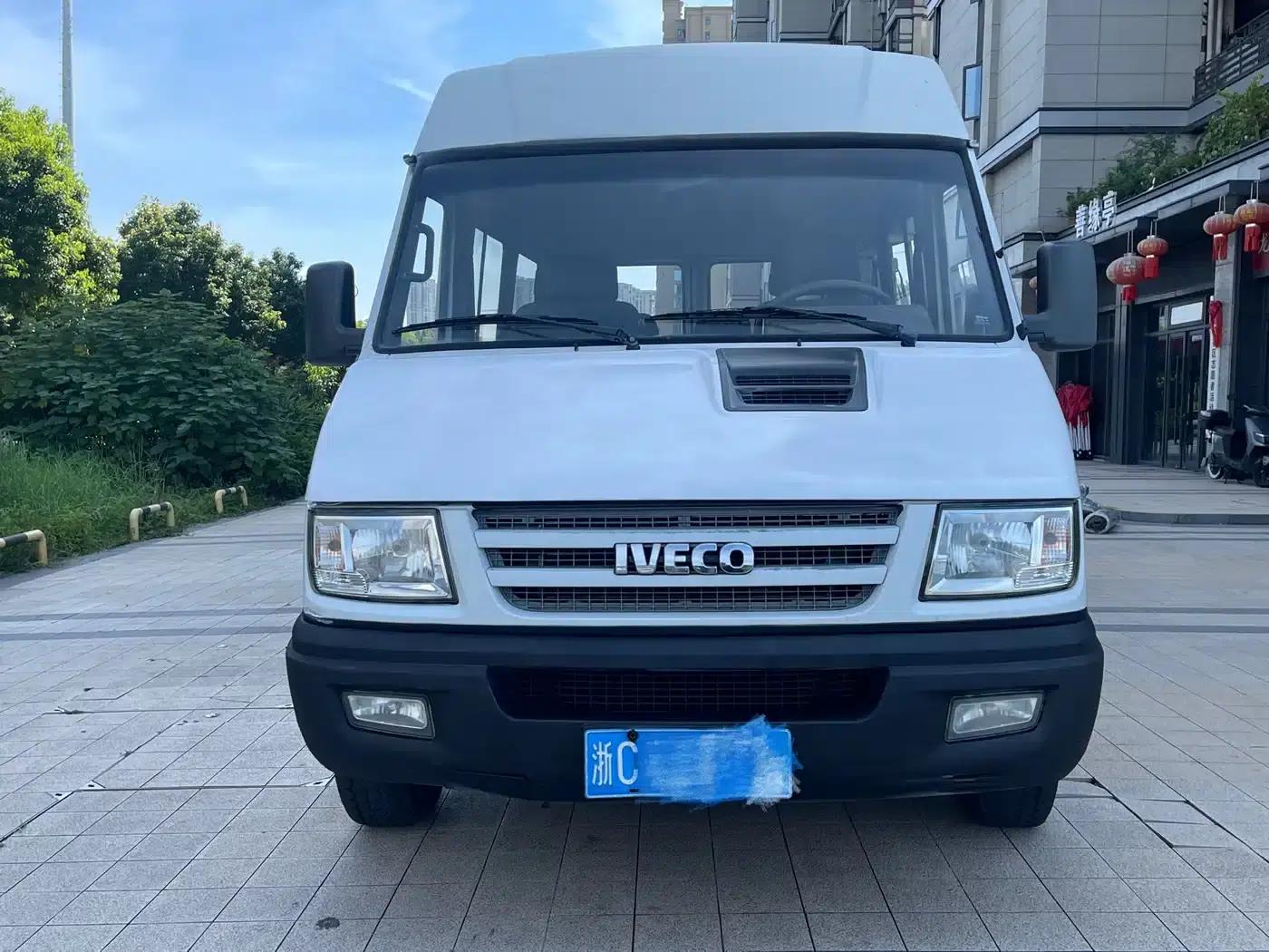 Iveco DeYi 2012 2.5T-A35 Logistics Version 1 (Mid-top) — миниатюра 2