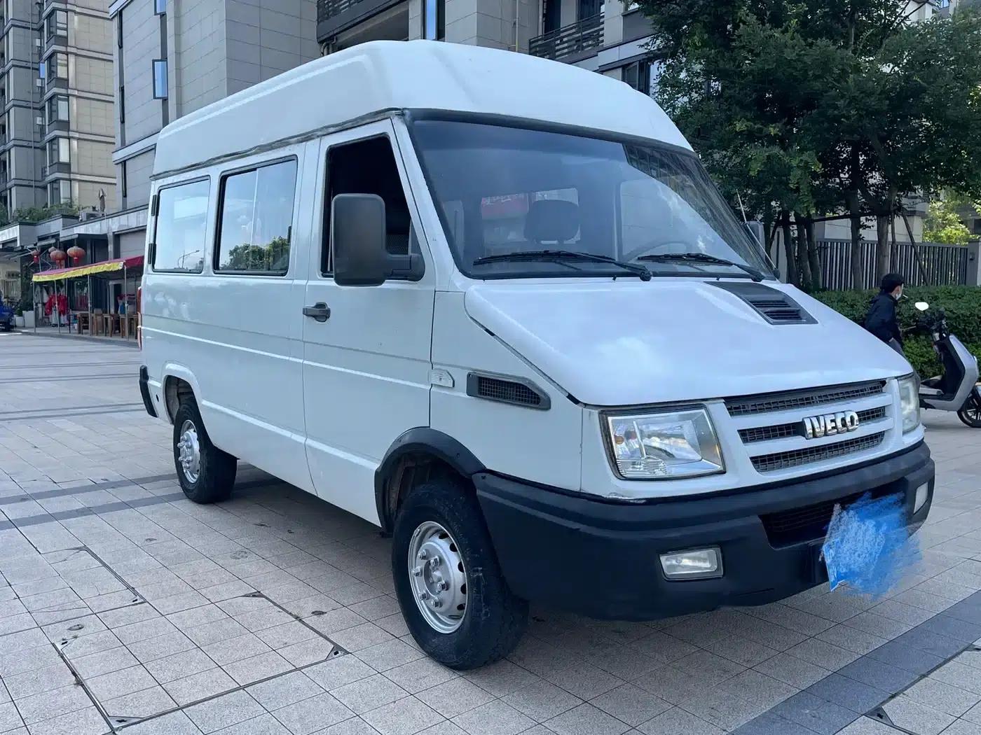 Iveco DeYi 2012 2.5T-A35 Logistics Version 1 (Mid-top) — миниатюра 3
