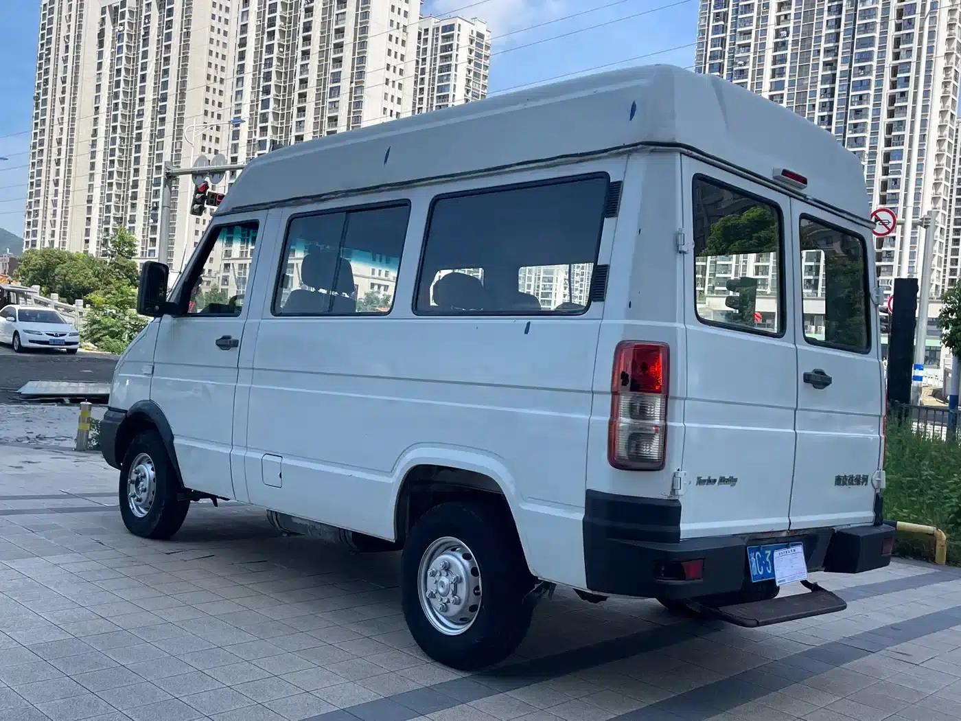 Iveco DeYi 2012 2.5T-A35 Logistics Version 1 (Mid-top) — миниатюра 4