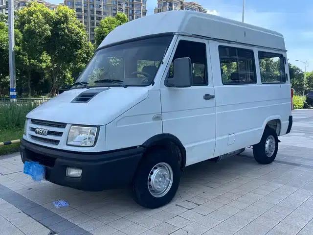 Iveco DeYi 2012 2.5T-A35 Logistics Version 1 (Mid-top)
