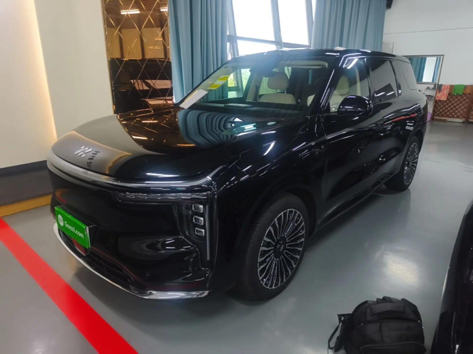 IM Zhiji LS8 2026 Model 52 Max+ Tech Flagship Five-Seat — миниатюра 1