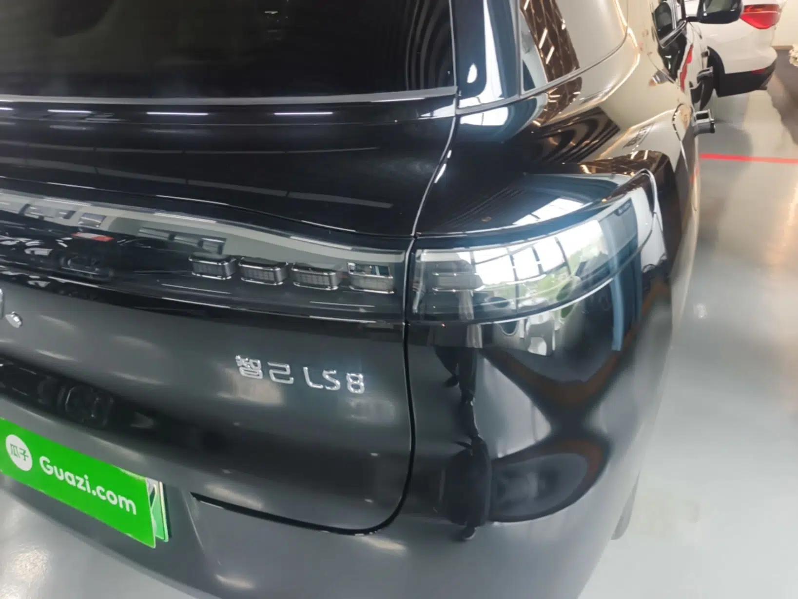 IM Zhiji LS8 2026 Model 52 Max+ Tech Flagship Five-Seat — миниатюра 9