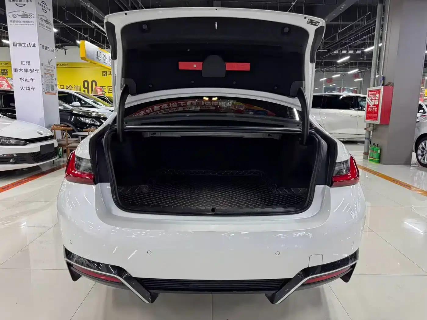 BMW i3 2024 eDrive 40 L Shadow Edition — миниатюра 13