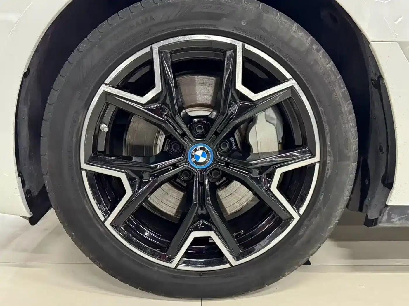 BMW i3 2024 eDrive 40 L Shadow Edition — миниатюра 5