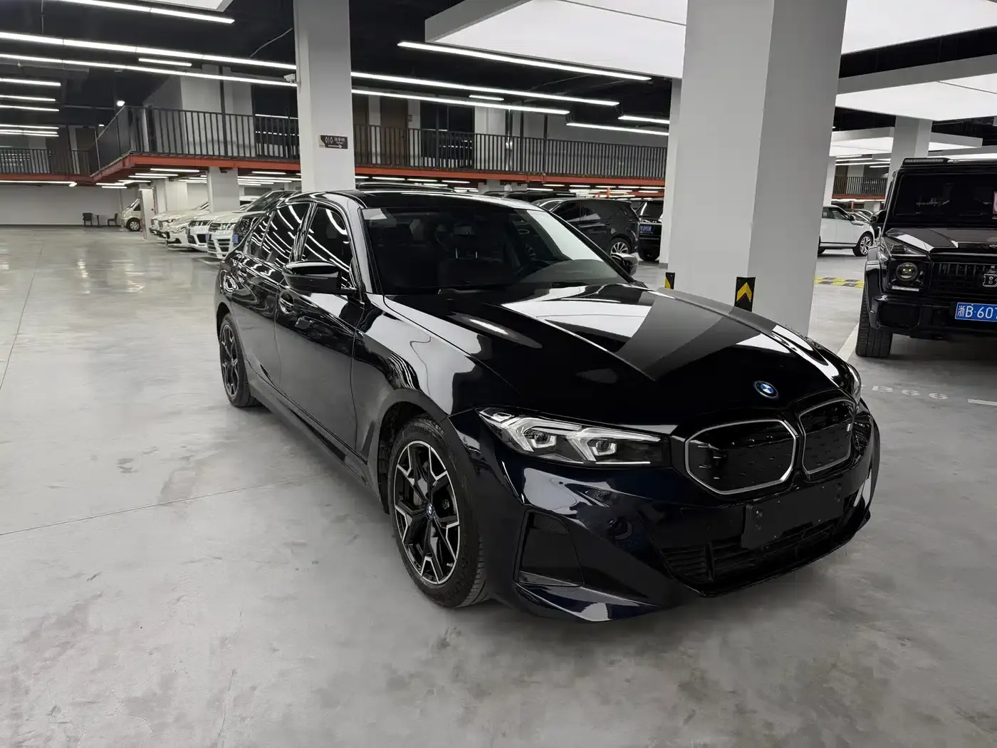 BMW i3 2023 eDrive 40 L Shadow Sport Package — миниатюра 3