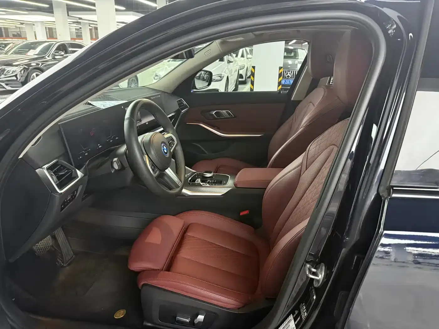 BMW i3 2023 eDrive 40 L Shadow Sport Package — миниатюра 4