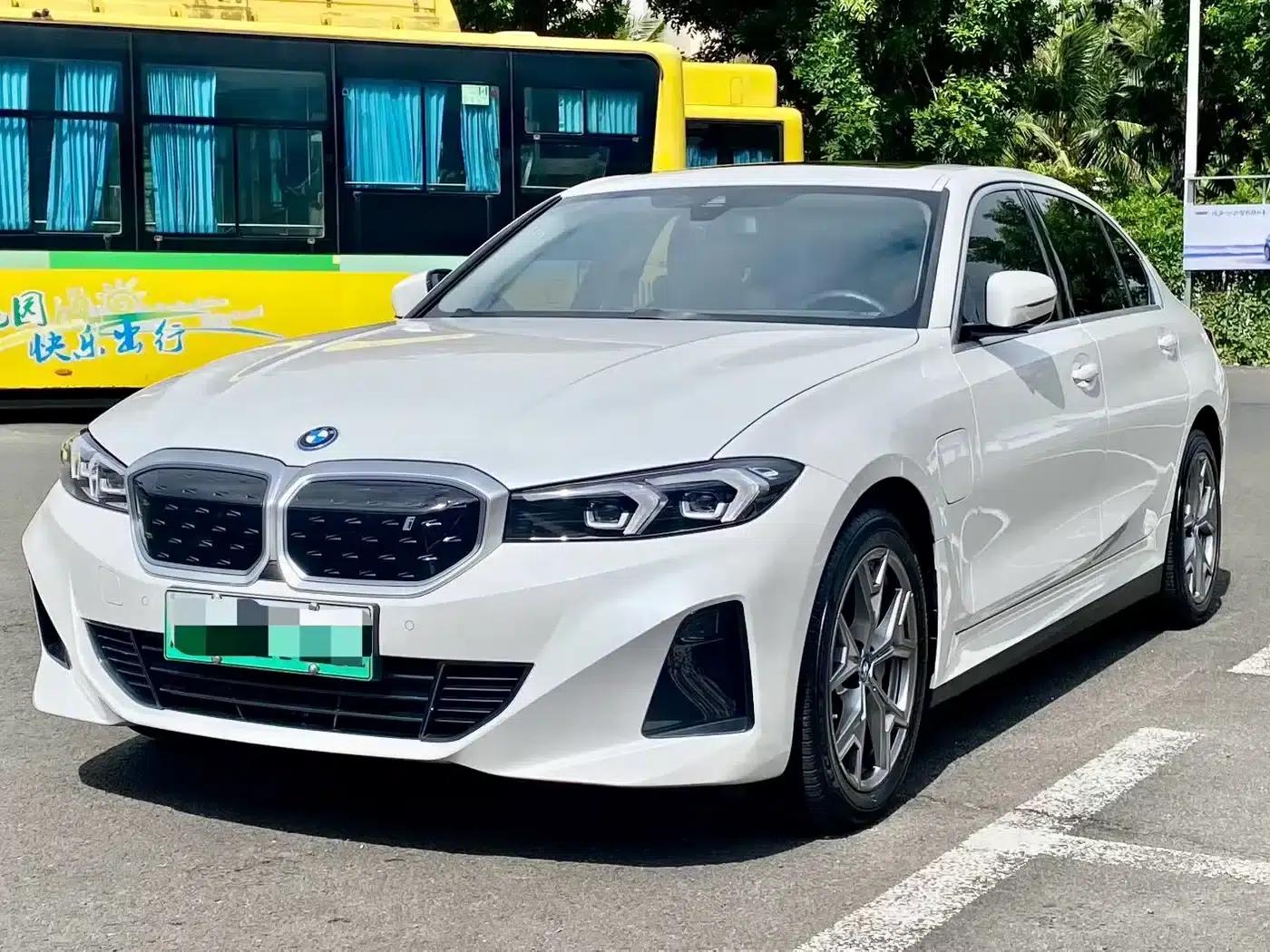 BMW i3 2022 eDrive 35L — миниатюра 1