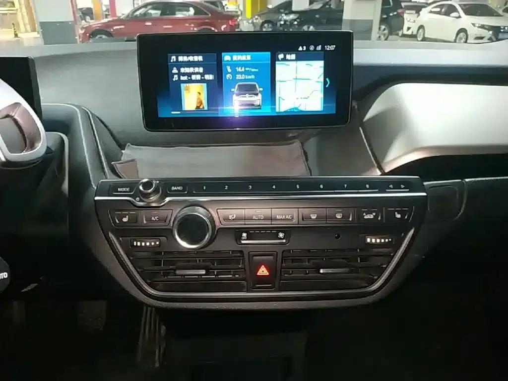 2019 BMW i3 Imported Model, Fast Charging Version — миниатюра 13