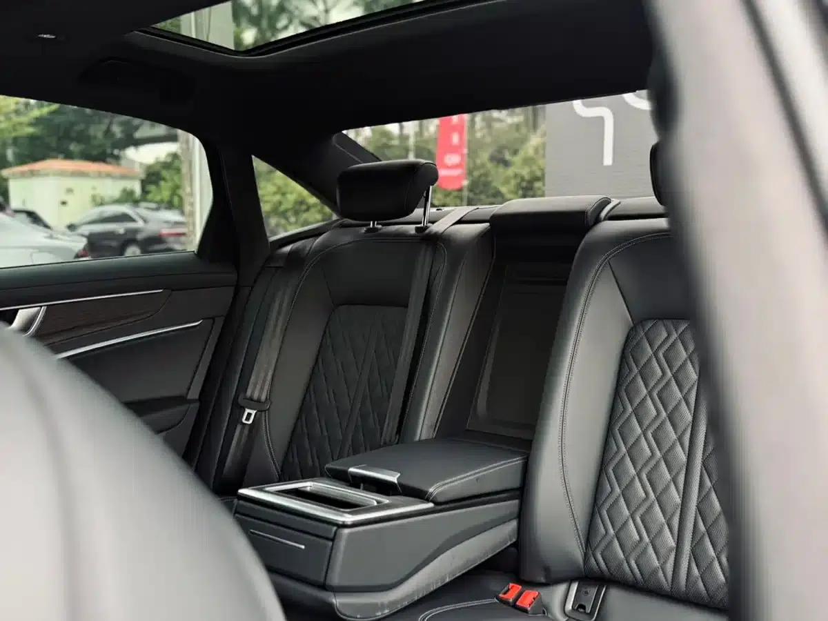 Audi A6L 2025 Facelift 45 TFSI quattro Premium Dynamic Edition — миниатюра 10