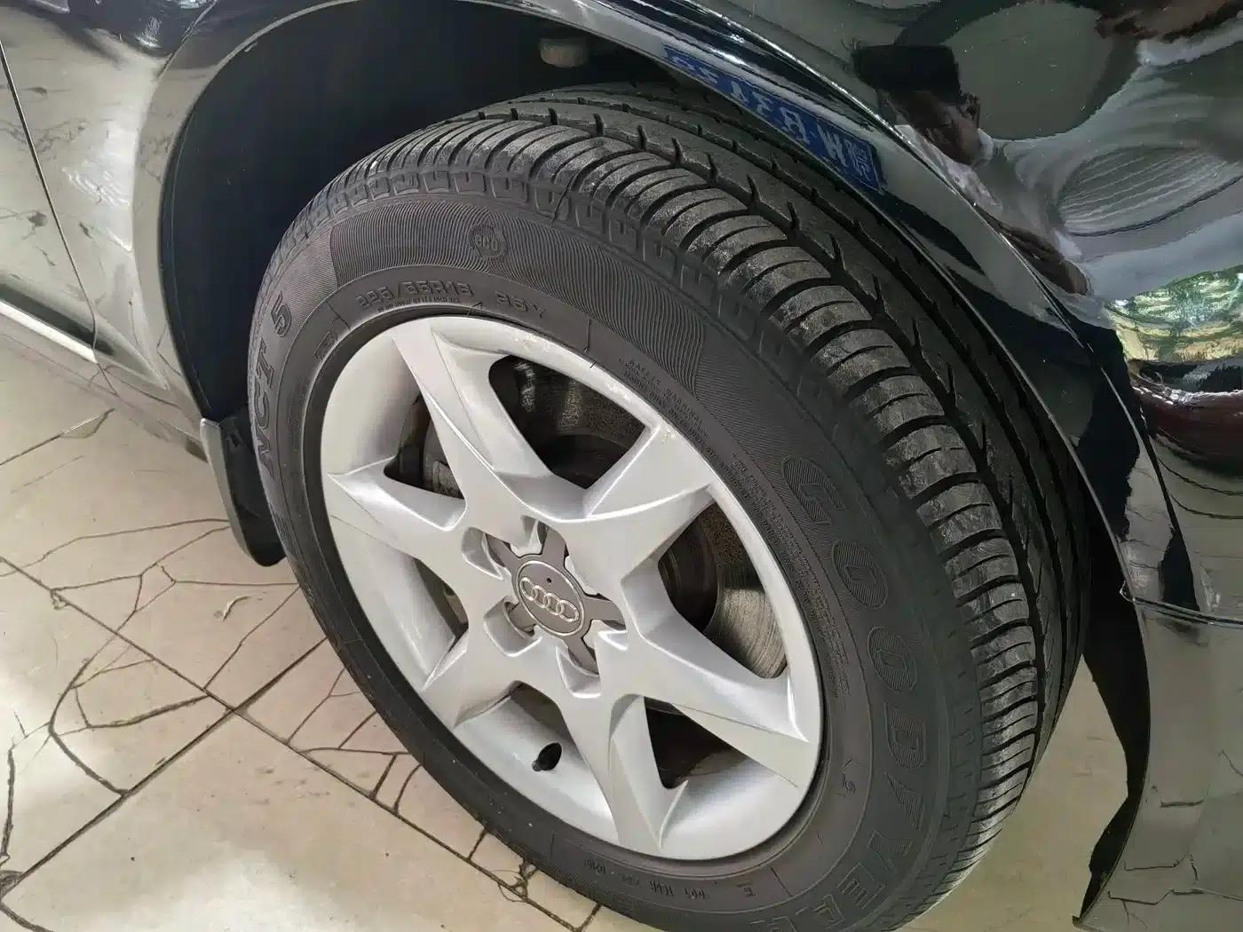 Audi A6L 2010 2.0 TFSI Automatic Standard Edition — миниатюра 13