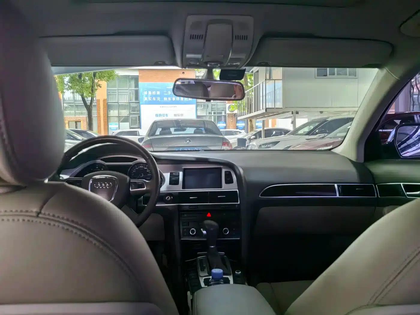 Audi A6L 2010 2.0 TFSI Automatic Standard Edition — миниатюра 6