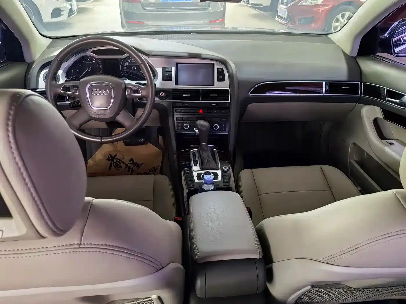 Audi A6L 2010 2.0 TFSI Automatic Standard Edition — миниатюра 7
