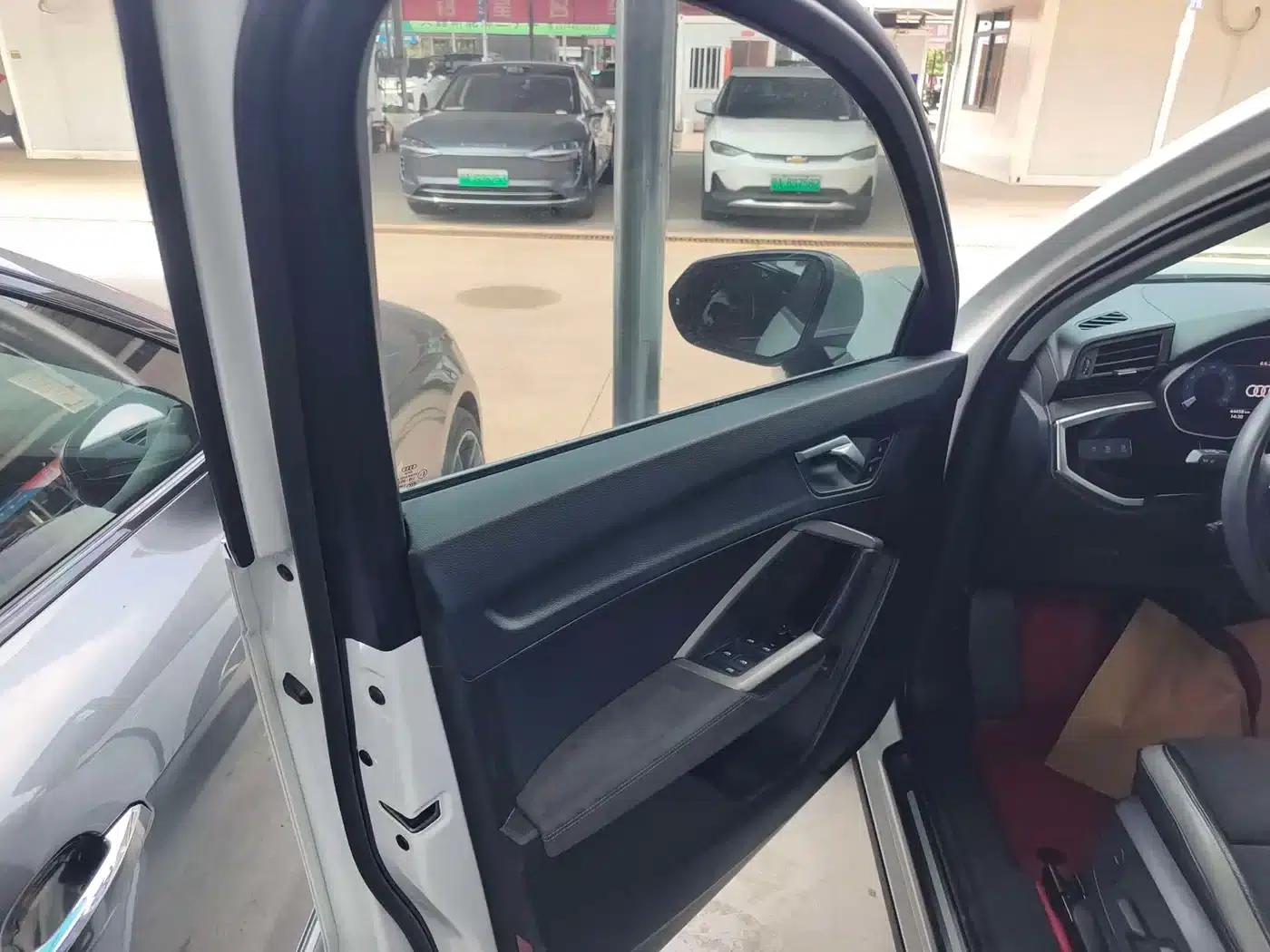 Audi Q3 2023 35 TFSI Progressive Dynamic (1.4T) — миниатюра 4
